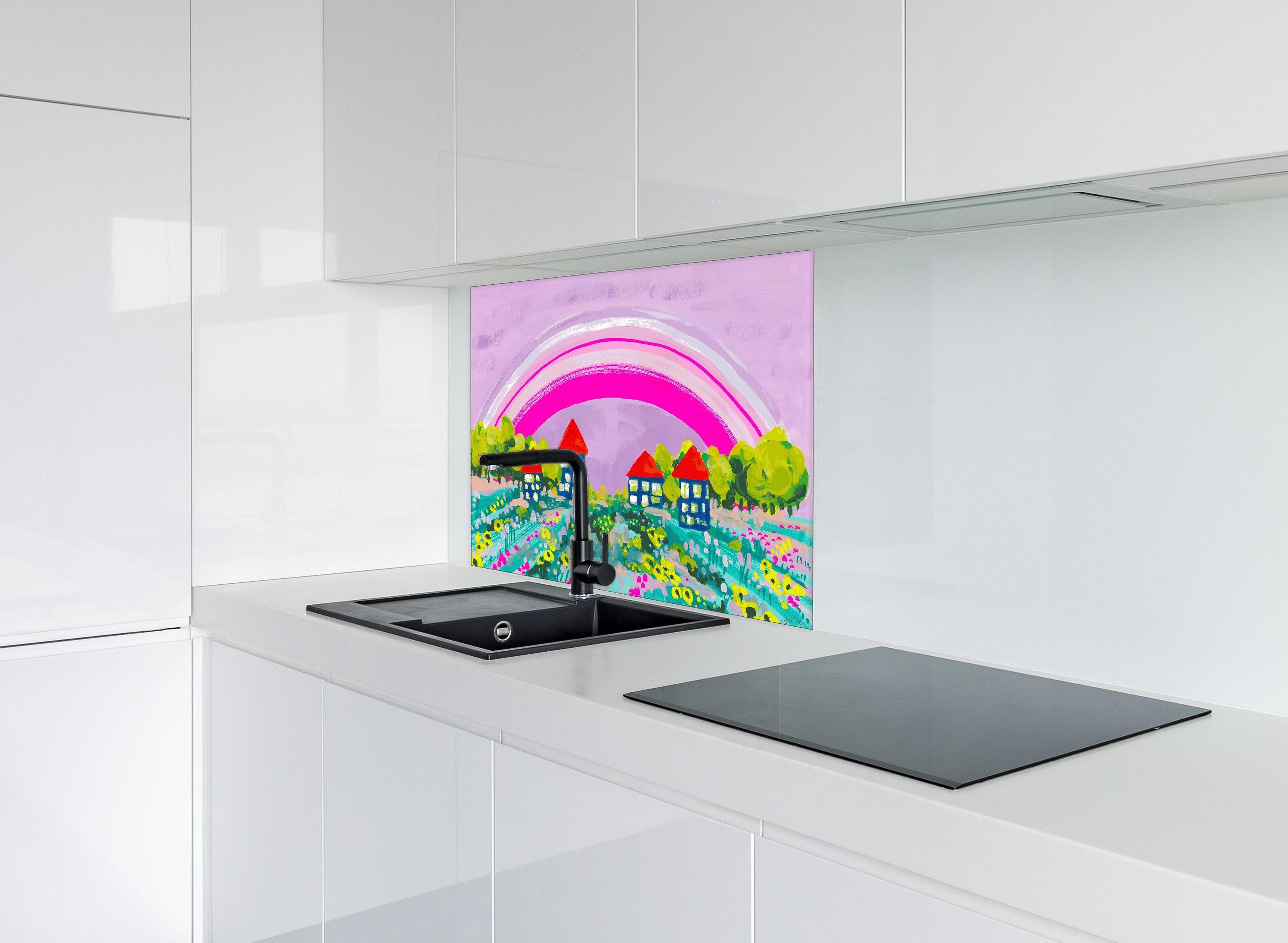 Spritzschutz - Idyllisches Dorf unter Regenbogen Aquarellbild hinter einem Cerankochfeld zwischen Holz-Kochutensilien