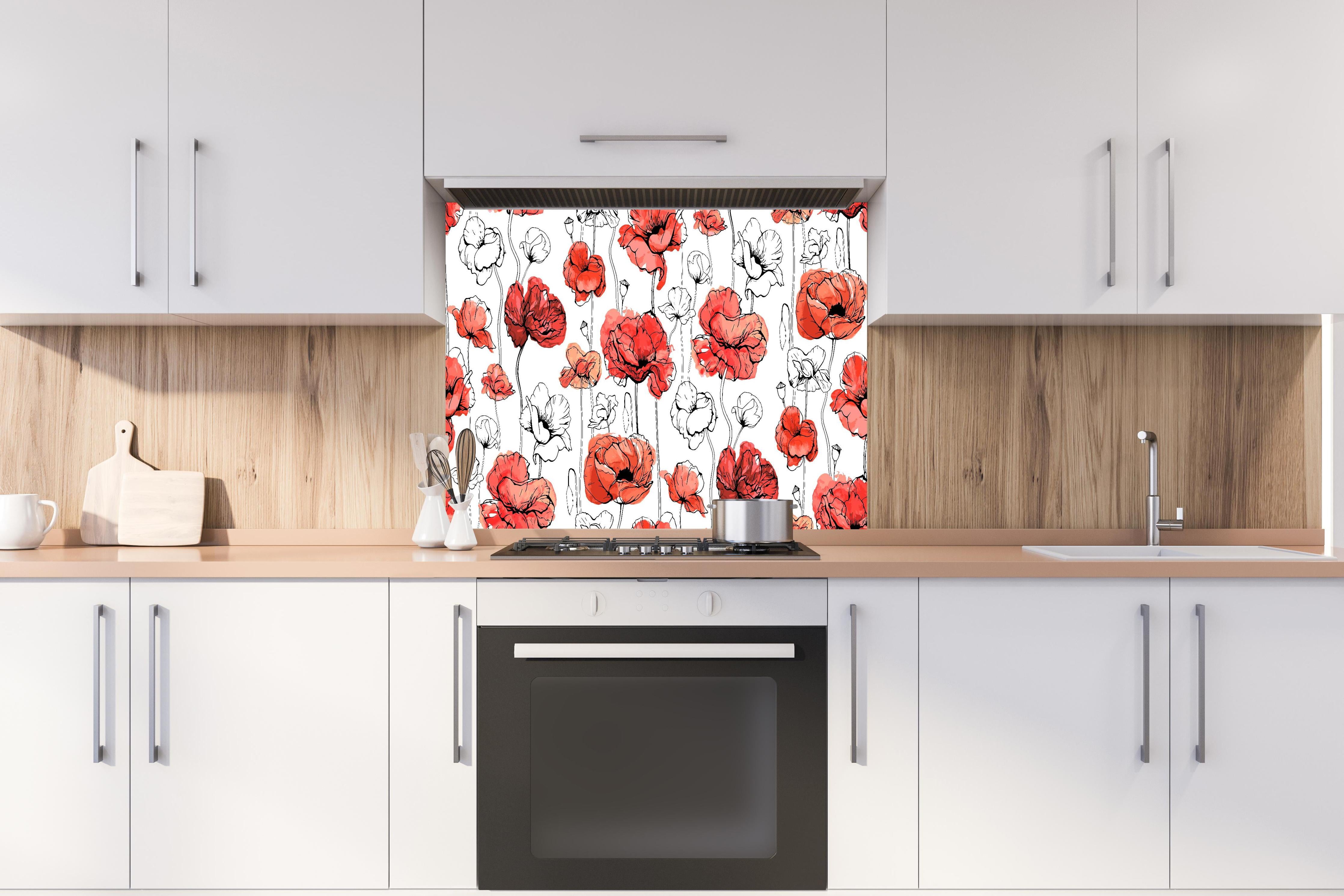 Spritzschutz - Illustration Rote Mohnblumen Skizze Muster hinter einem Cerankochfeld zwischen Holz-Kochutensilien