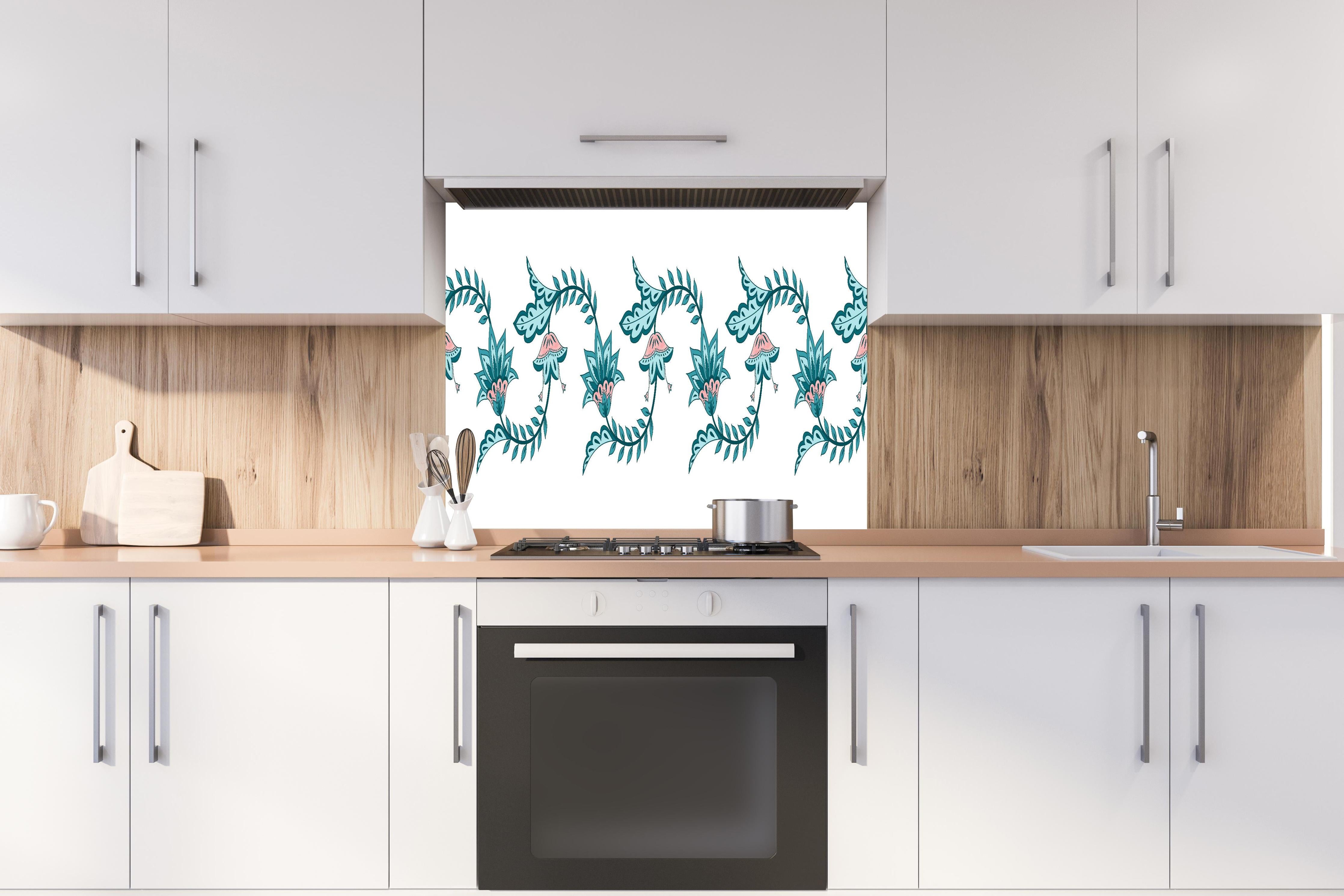 Spritzschutz - Indischer Blumen-Chintz Paisley Vektor-Rand hinter einem Cerankochfeld zwischen Holz-Kochutensilien