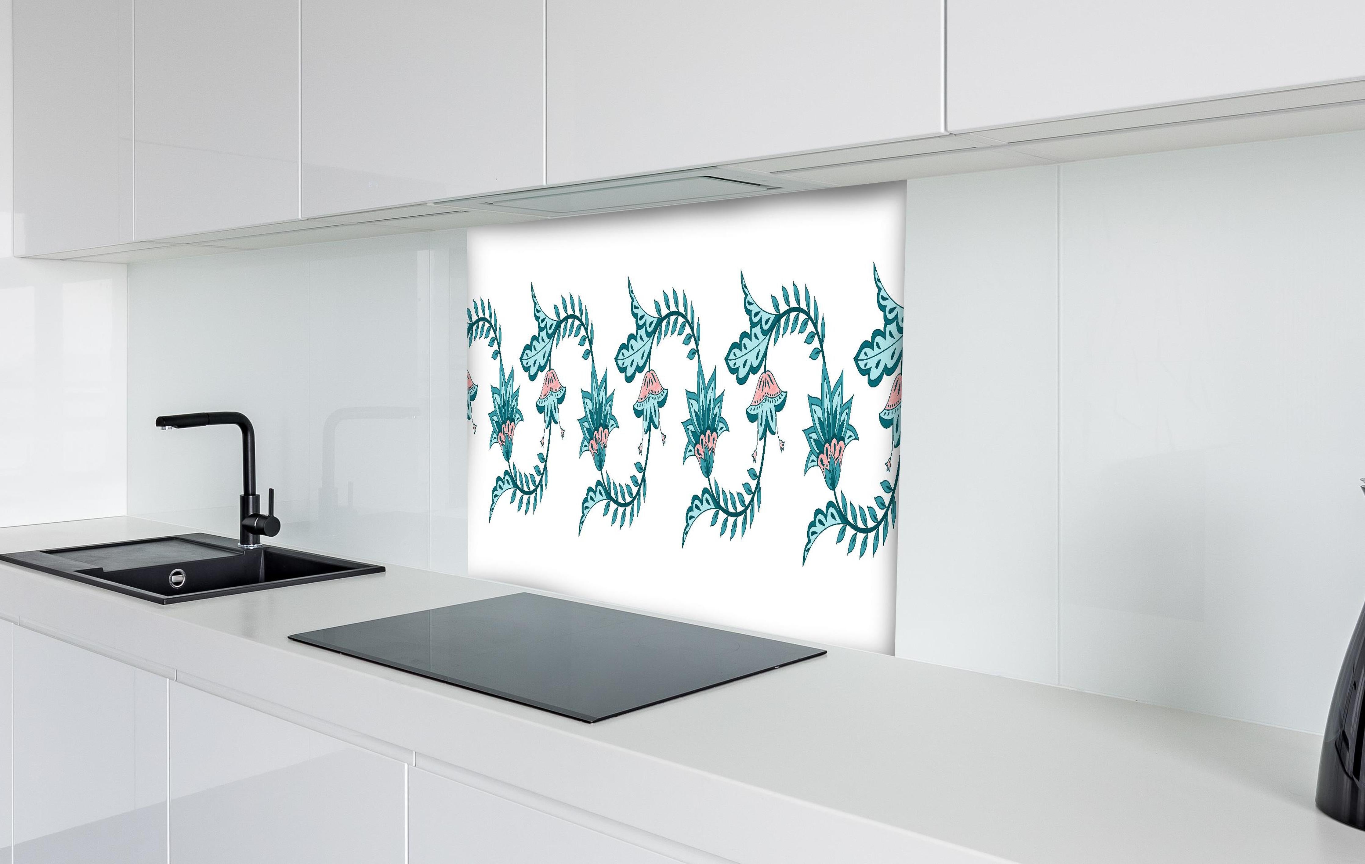 Spritzschutz - Indischer Blumen-Chintz Paisley Vektor-Rand hinter einem Cerankochfeld zwischen Holz-Kochutensilien