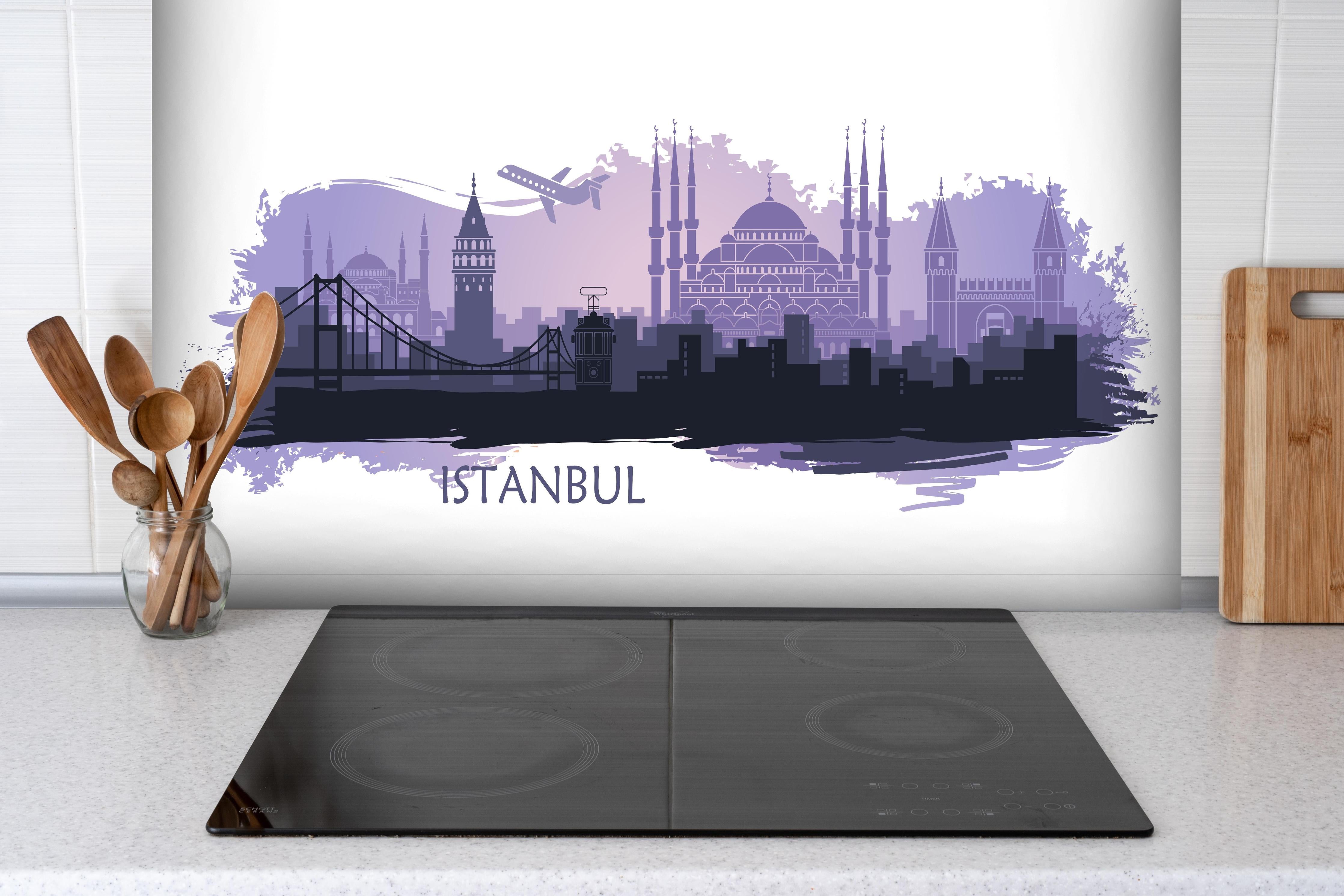 Spritzschutz - Istanbul Painting hinter einem Cerankochfeld zwischen Holz-Kochutensilien