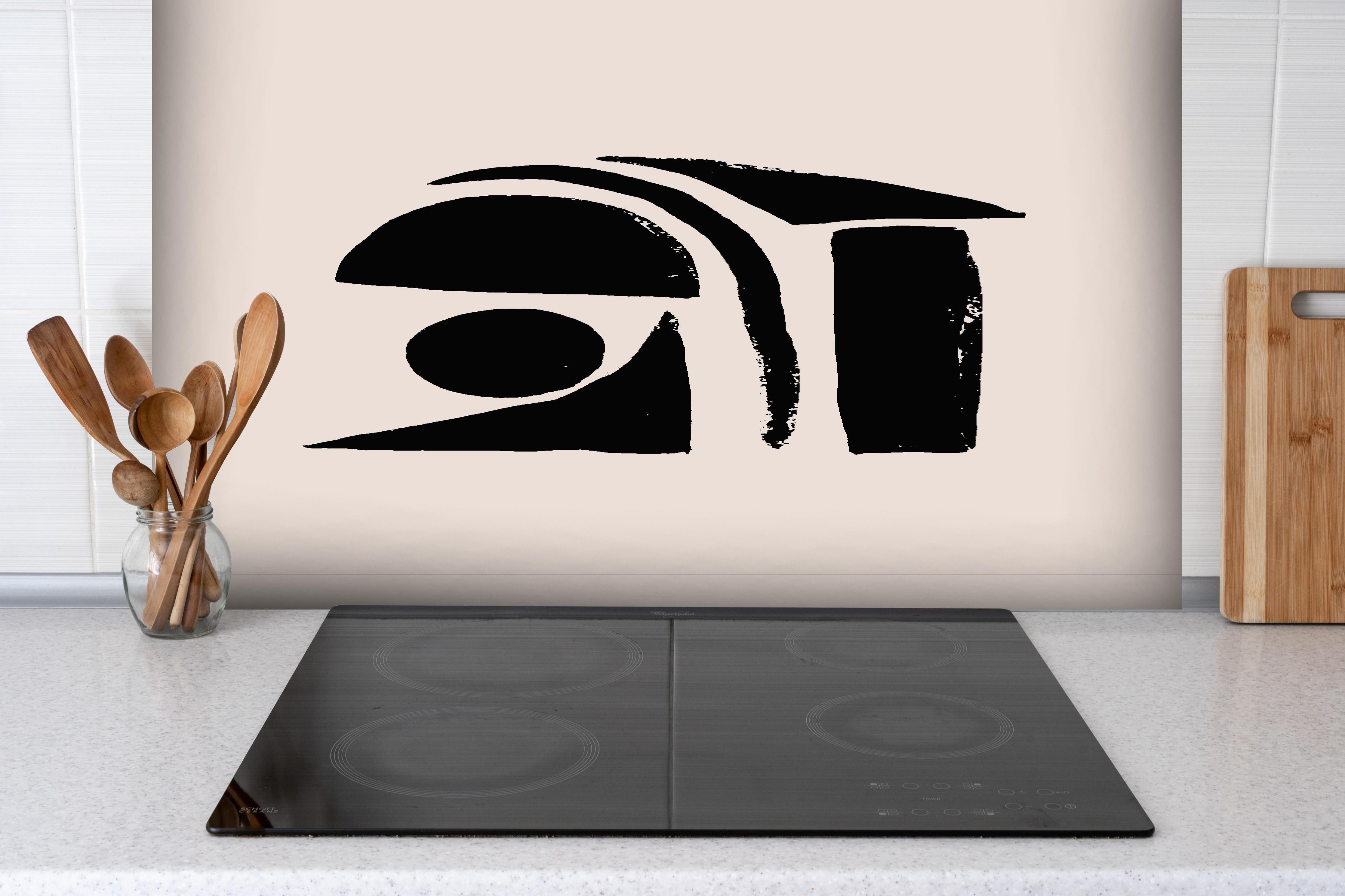 Spritzschutz - Ivory Schwarz Abstract Kunstwerk hinter einem Cerankochfeld zwischen Holz-Kochutensilien