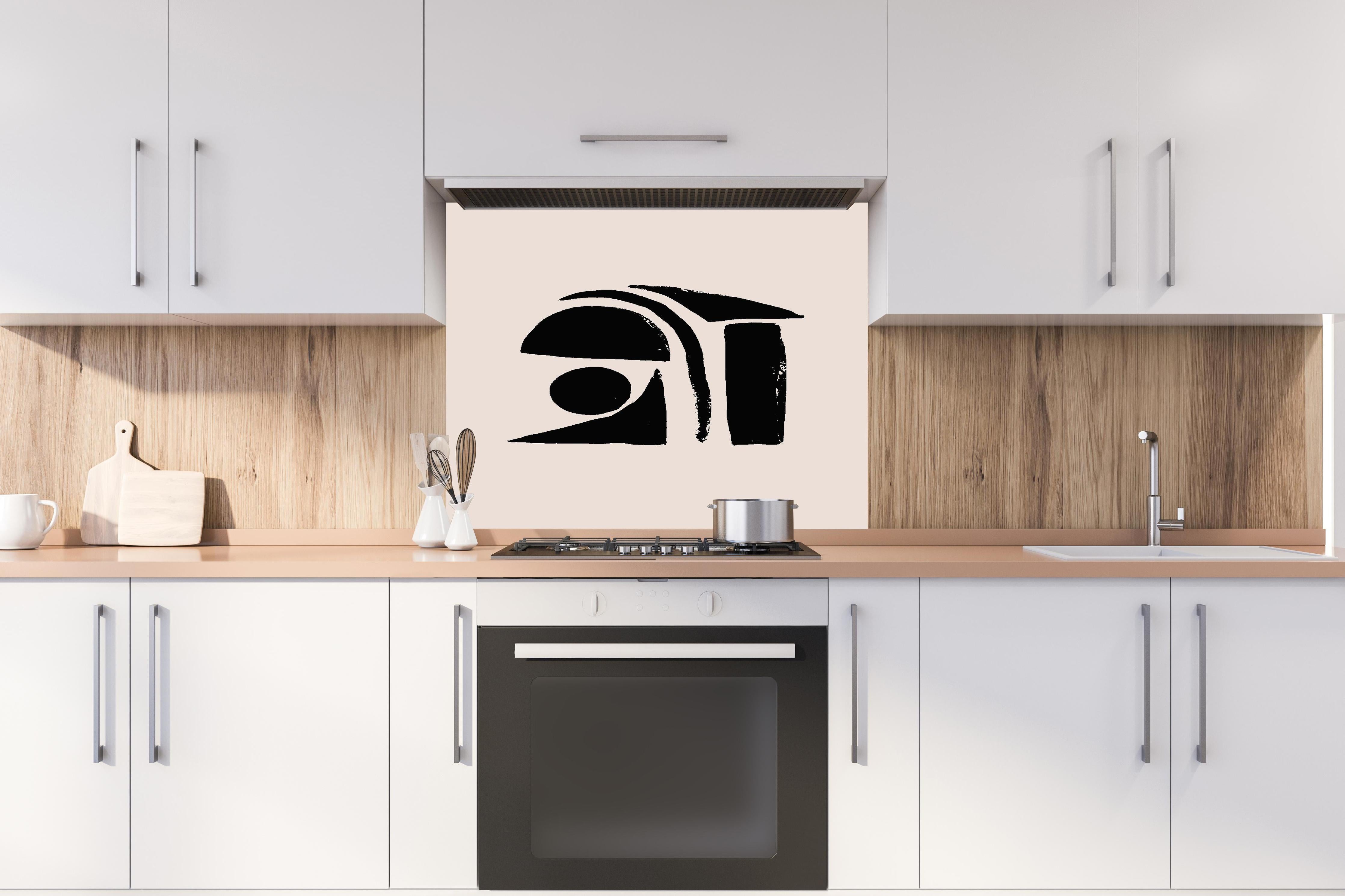 Spritzschutz - Ivory Schwarz Abstract Kunstwerk hinter einem Cerankochfeld zwischen Holz-Kochutensilien
