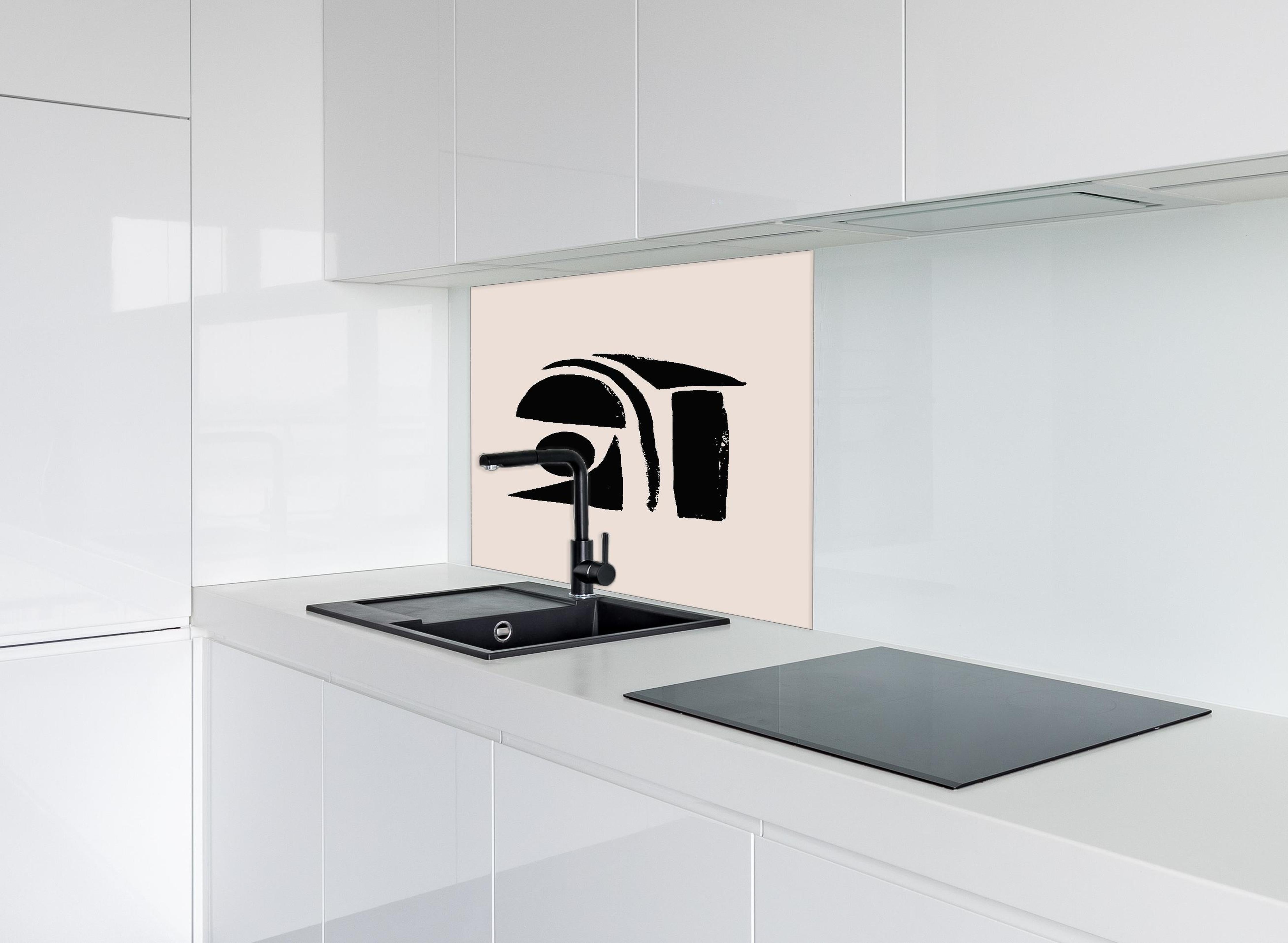 Spritzschutz - Ivory Schwarz Abstract Kunstwerk hinter einem Cerankochfeld zwischen Holz-Kochutensilien