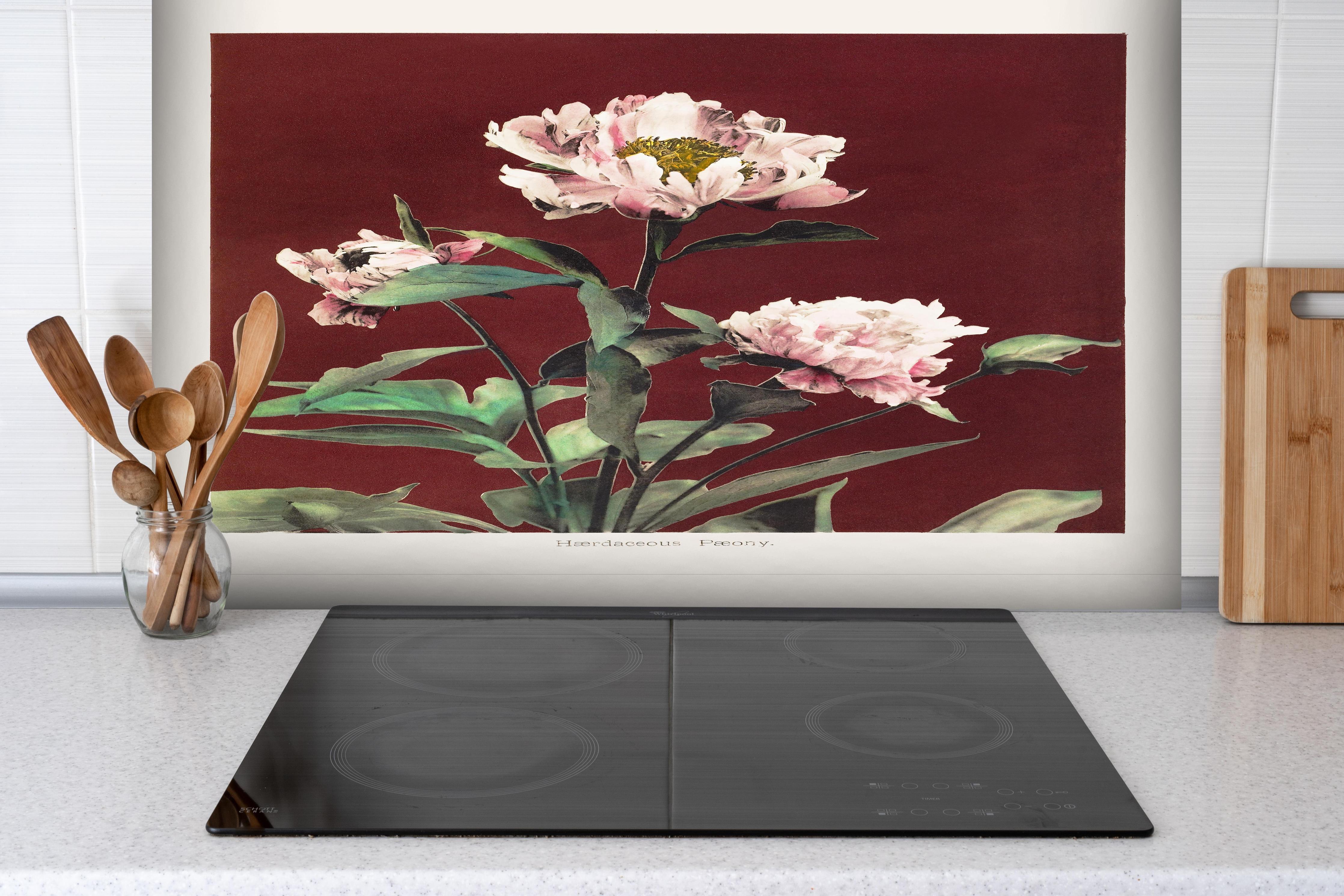 Spritzschutz - Japanische Pfingstrosen - Gemälde hinter einem Cerankochfeld zwischen Holz-Kochutensilien