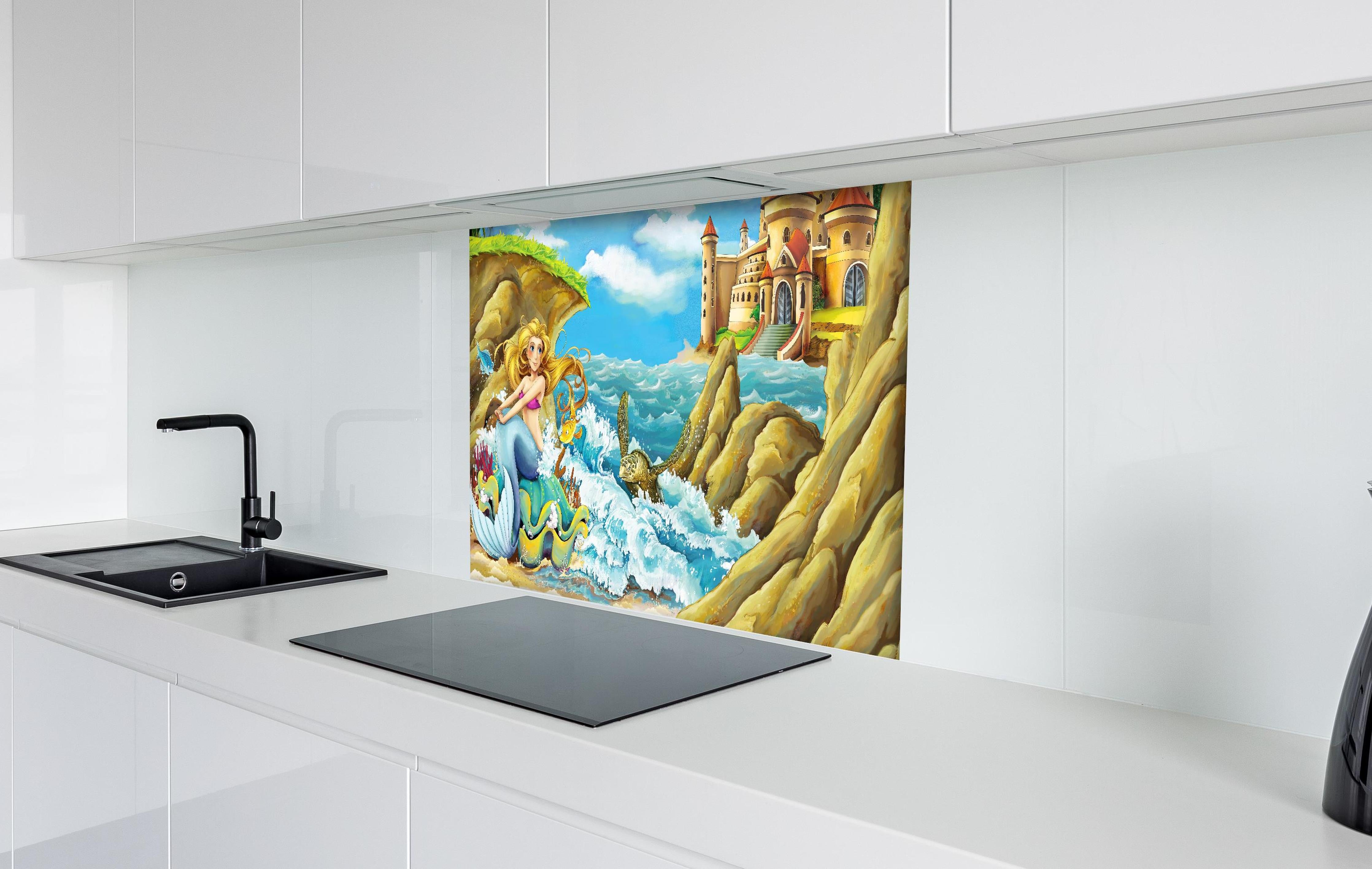 Spritzschutz - Kindermotiv - Meerjungfrau mit Aussicht auf Schloss hinter einem Cerankochfeld zwischen Holz-Kochutensilien