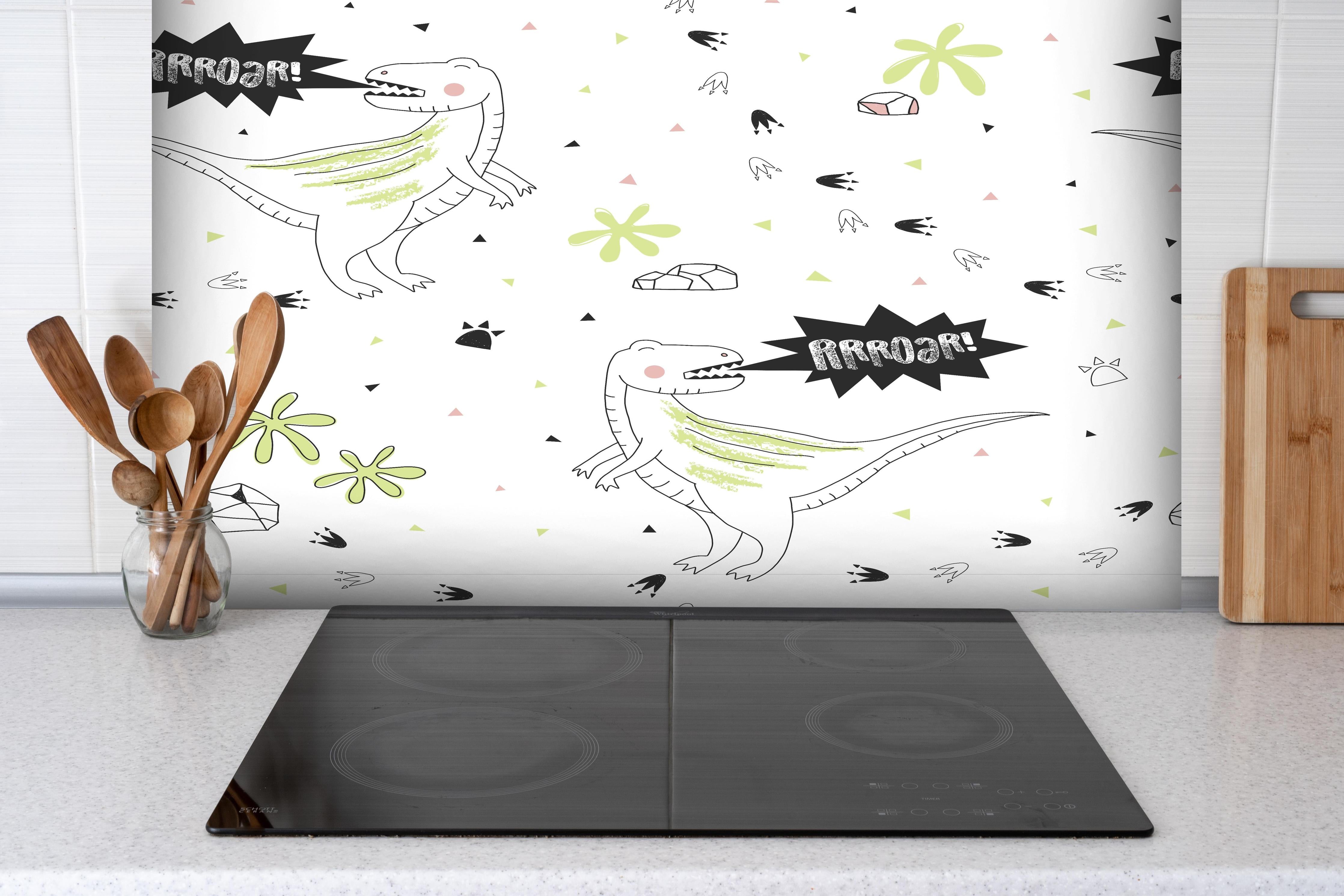 Spritzschutz - Kinderzimmer Dino Muster Illustratorisch hinter einem Cerankochfeld zwischen Holz-Kochutensilien