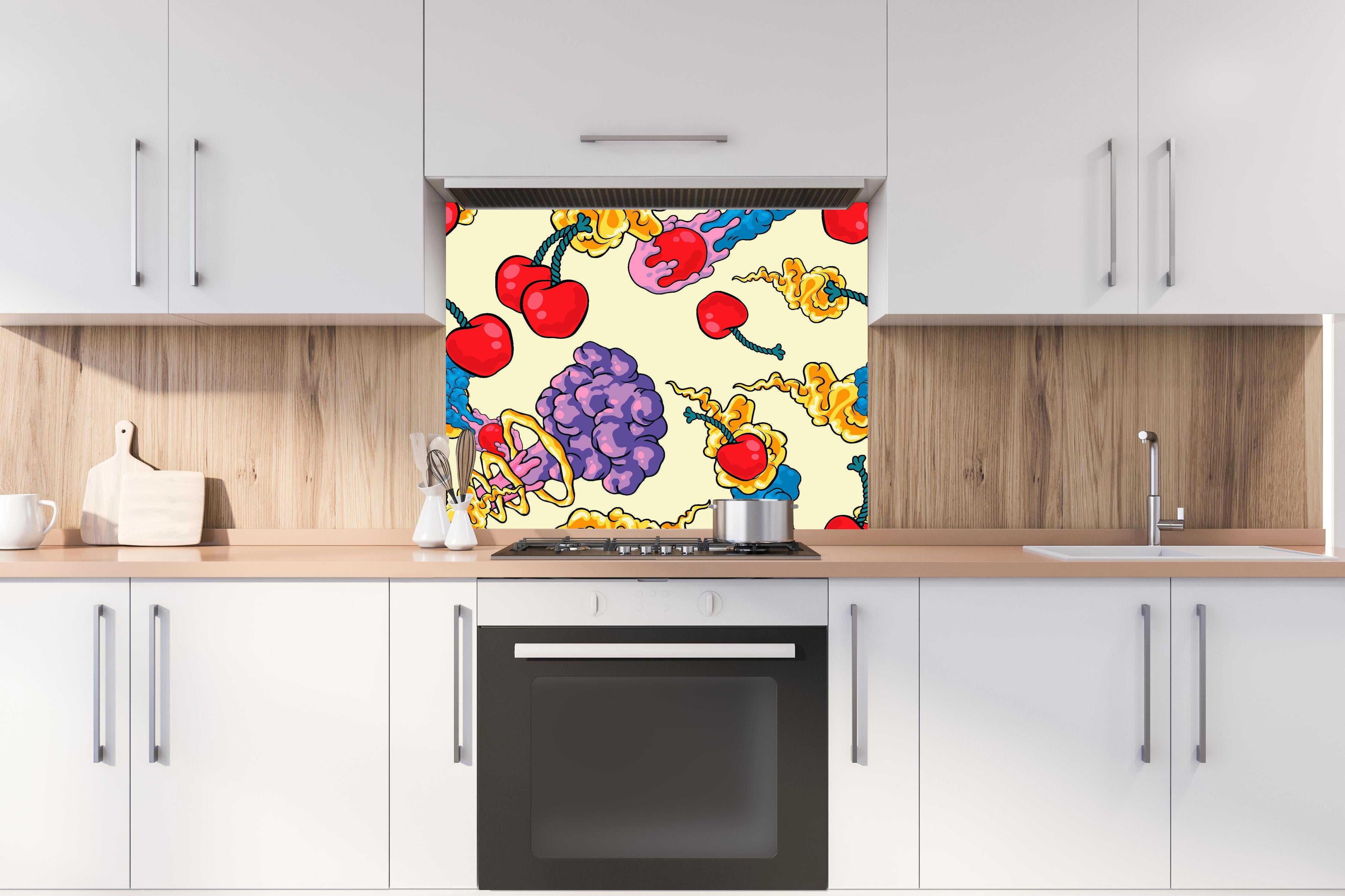 Spritzschutz - Kirschbomben Graphik hinter einem Cerankochfeld zwischen Holz-Kochutensilien