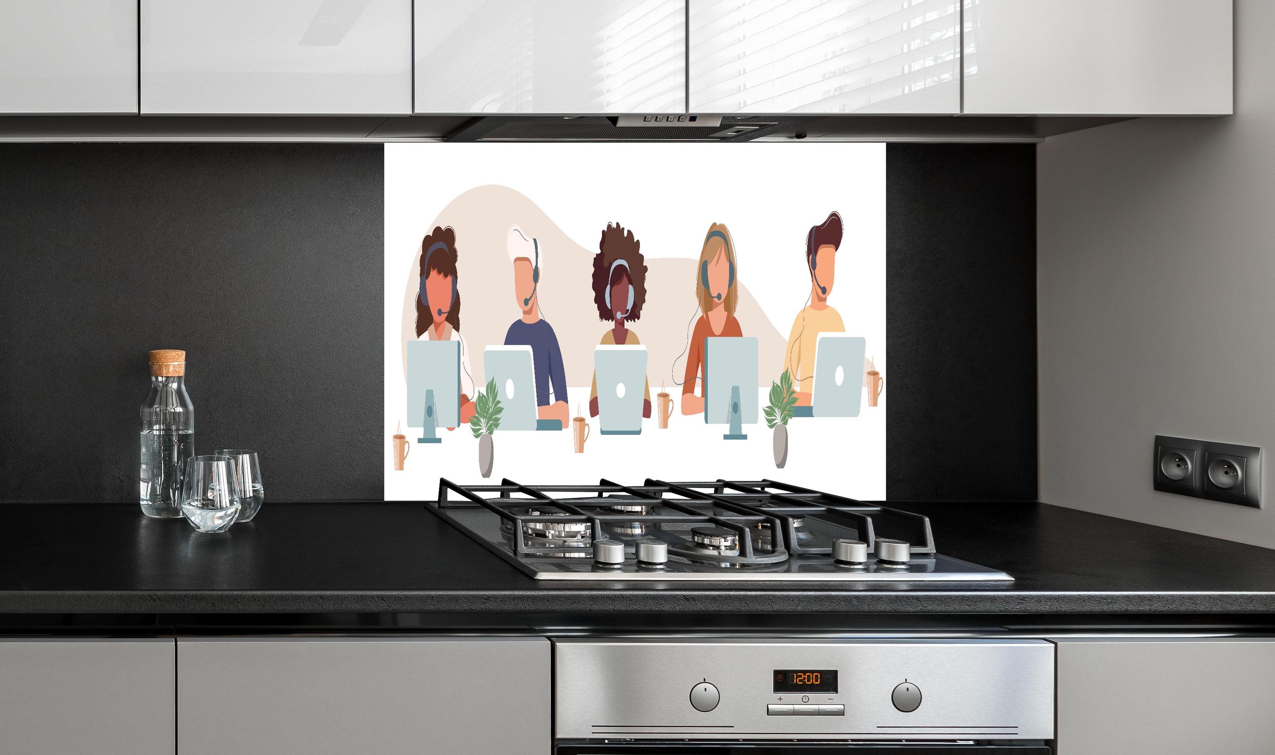 Spritzschutz - Kreatives Team bei der Arbeit Illustration hinter einem Cerankochfeld zwischen Holz-Kochutensilien