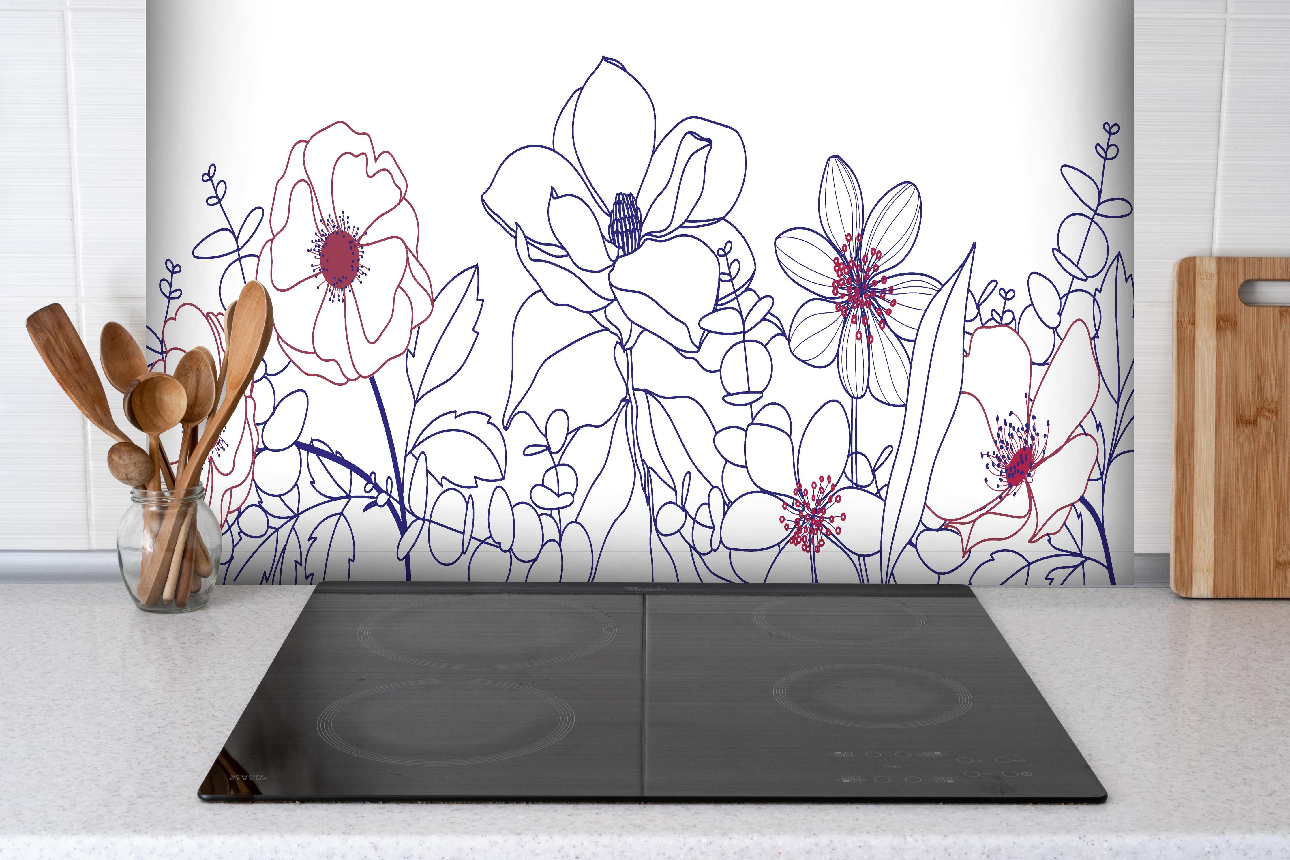 Spritzschutz - Künstlerische Blumen Lineart Zeichnung hinter einem Cerankochfeld zwischen Holz-Kochutensilien