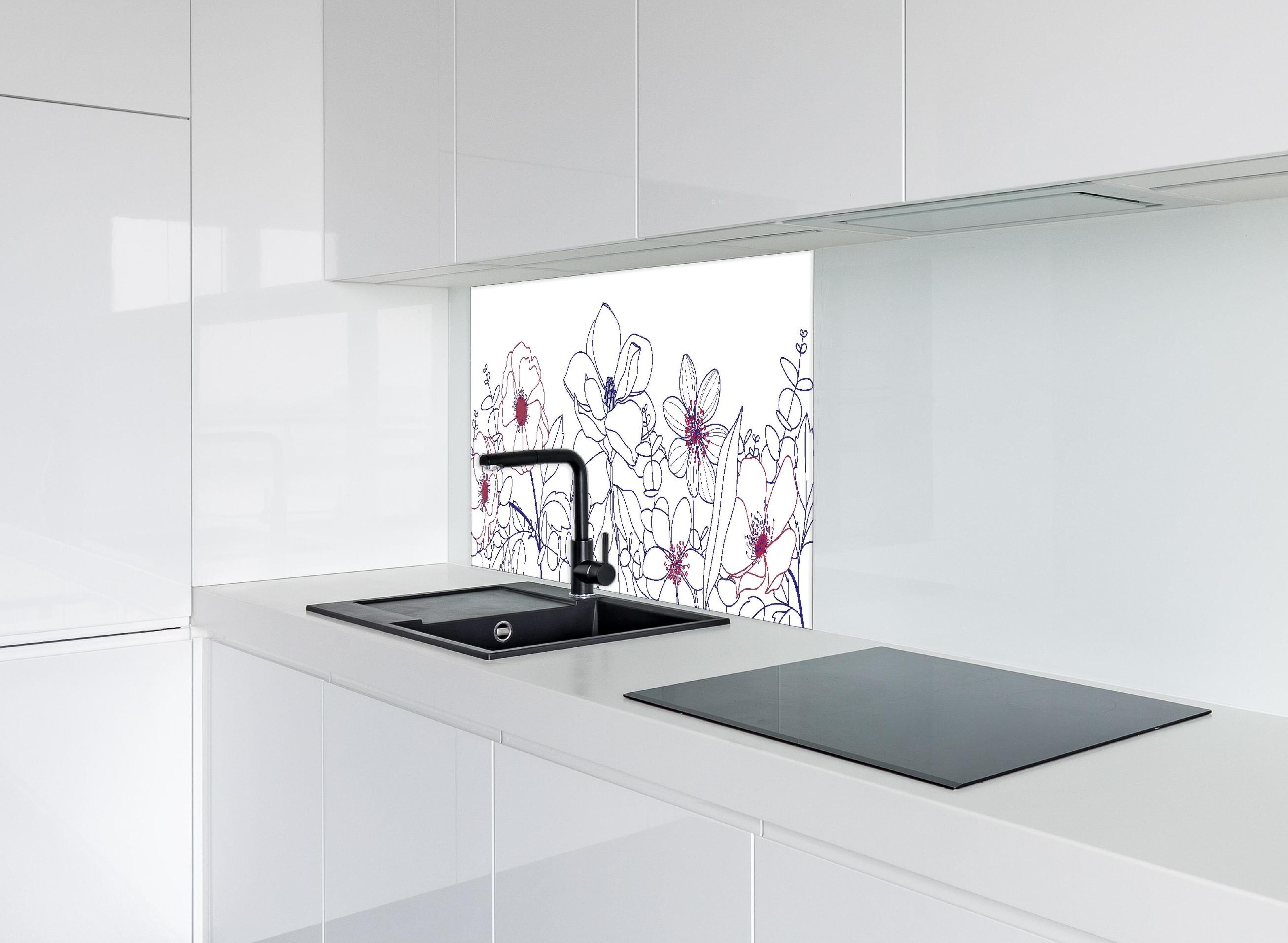 Spritzschutz - Künstlerische Blumen Lineart Zeichnung hinter einem Cerankochfeld zwischen Holz-Kochutensilien