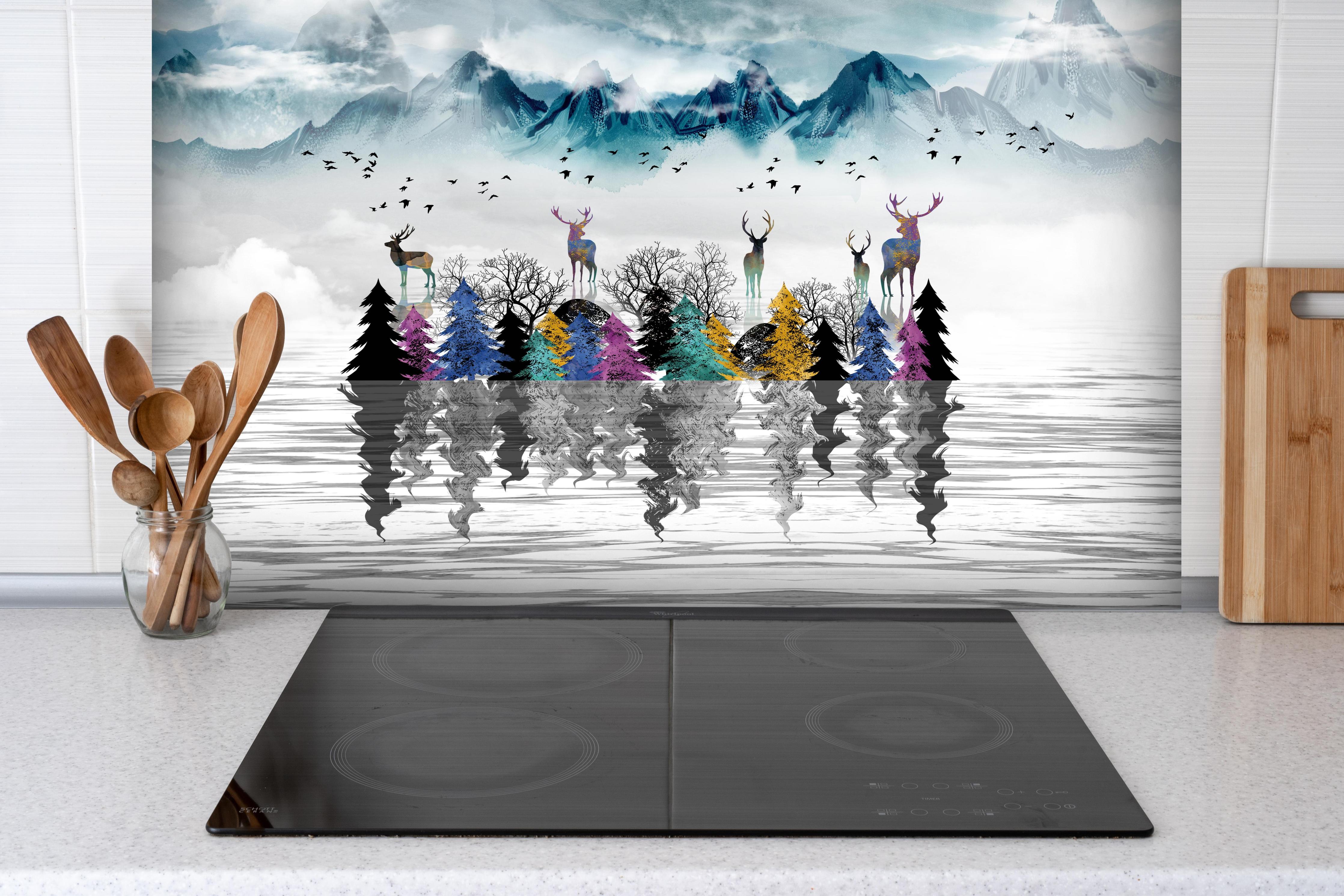 Spritzschutz - Künstlerische Landschaft - Portrait hinter einem Cerankochfeld zwischen Holz-Kochutensilien