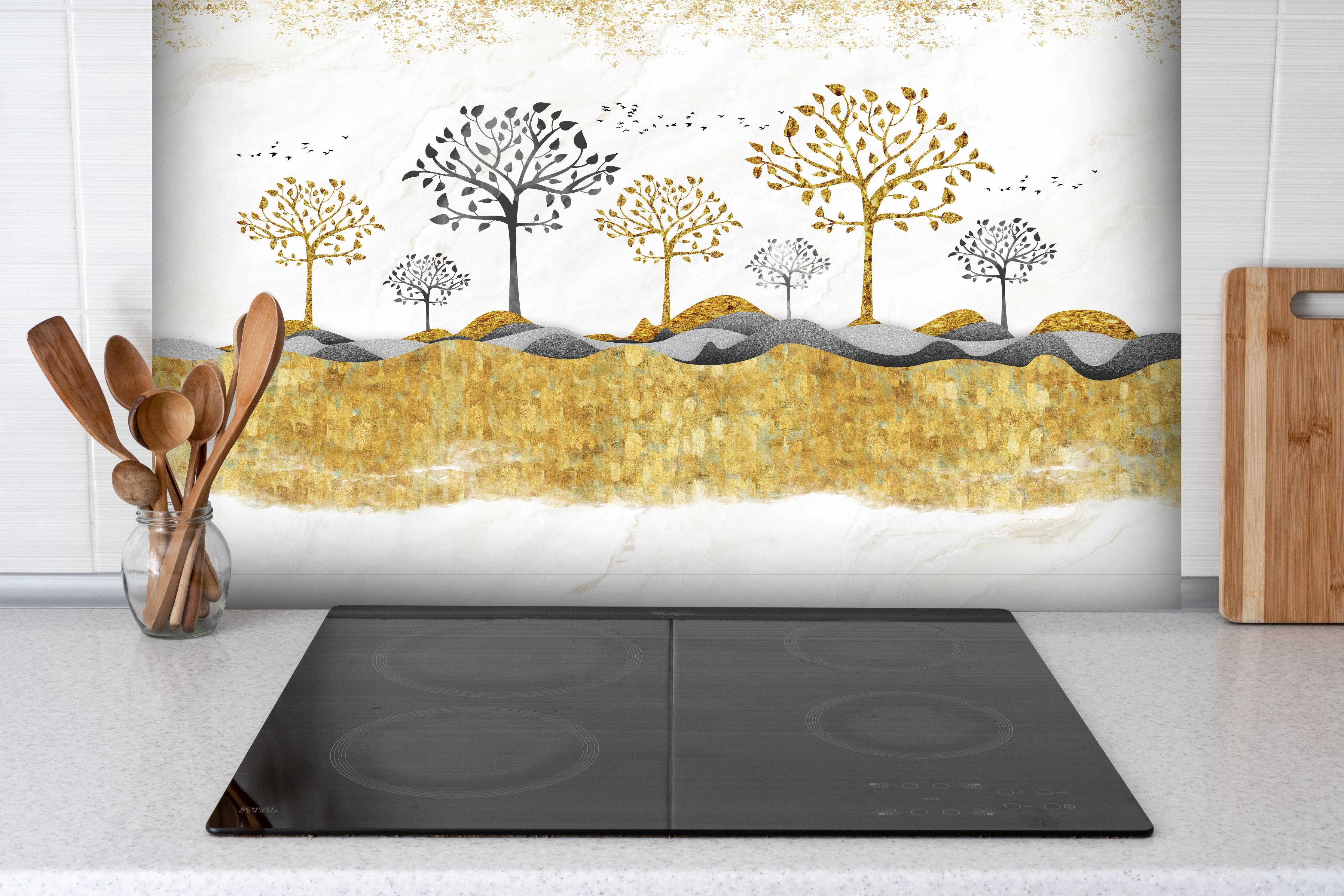 Spritzschutz - Kunsttapete einer Landschaft hinter einem Cerankochfeld zwischen Holz-Kochutensilien
