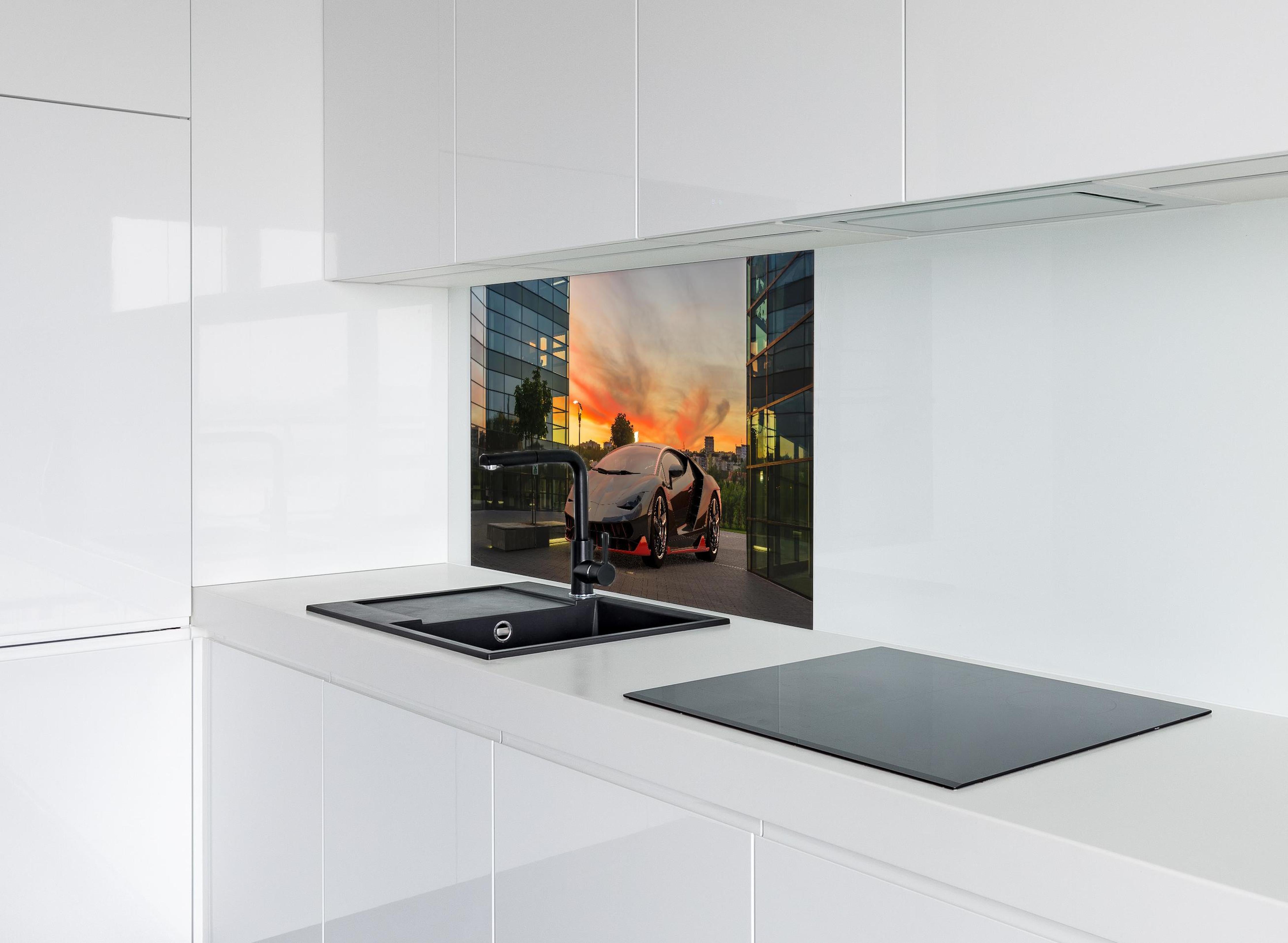 Spritzschutz - Lamborghini Centenario bei Sonnenuntergang hinter einem Cerankochfeld zwischen Holz-Kochutensilien