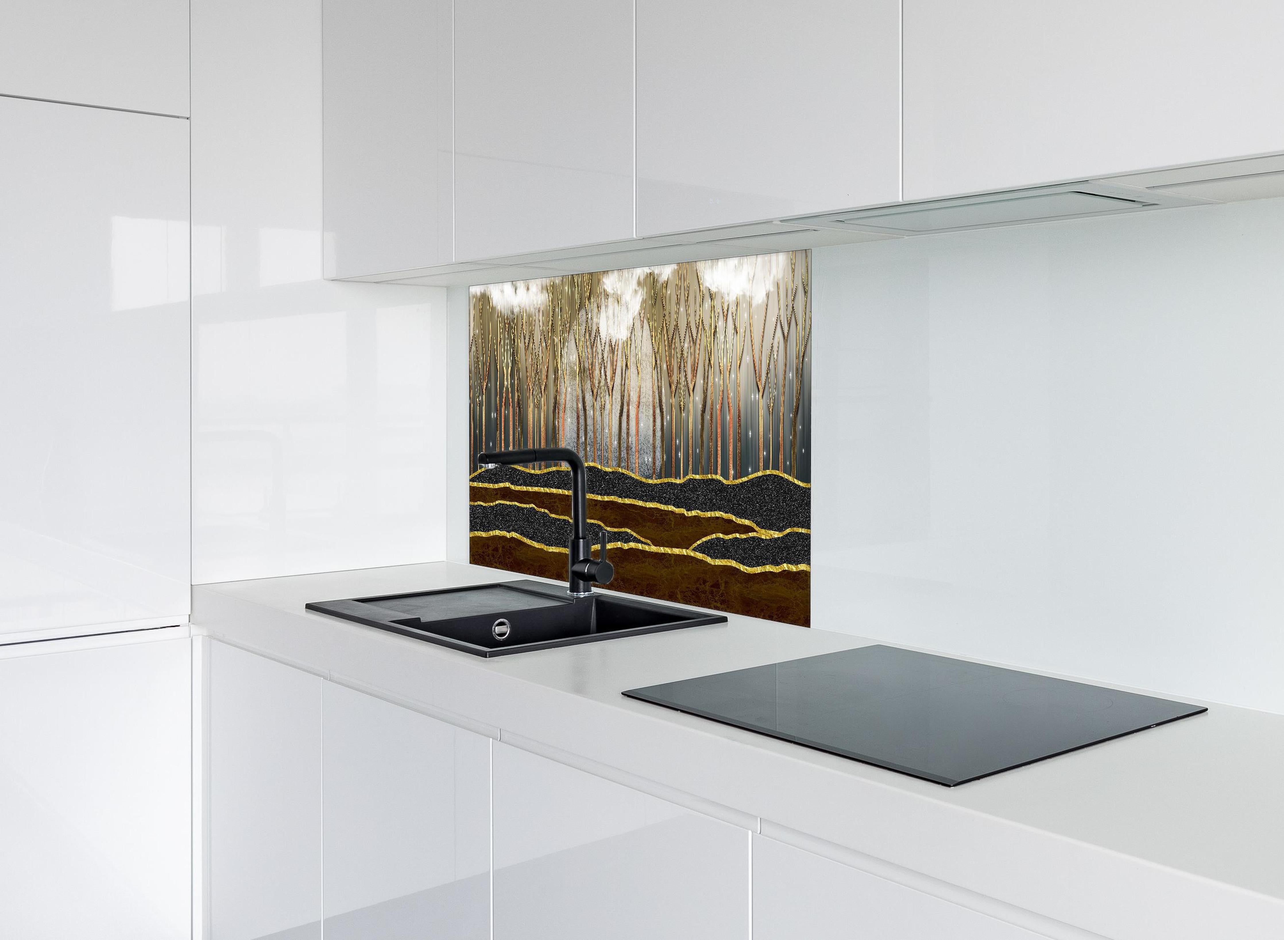 Spritzschutz - Landschafts Kunst- goldene Bäume hinter einem Cerankochfeld zwischen Holz-Kochutensilien