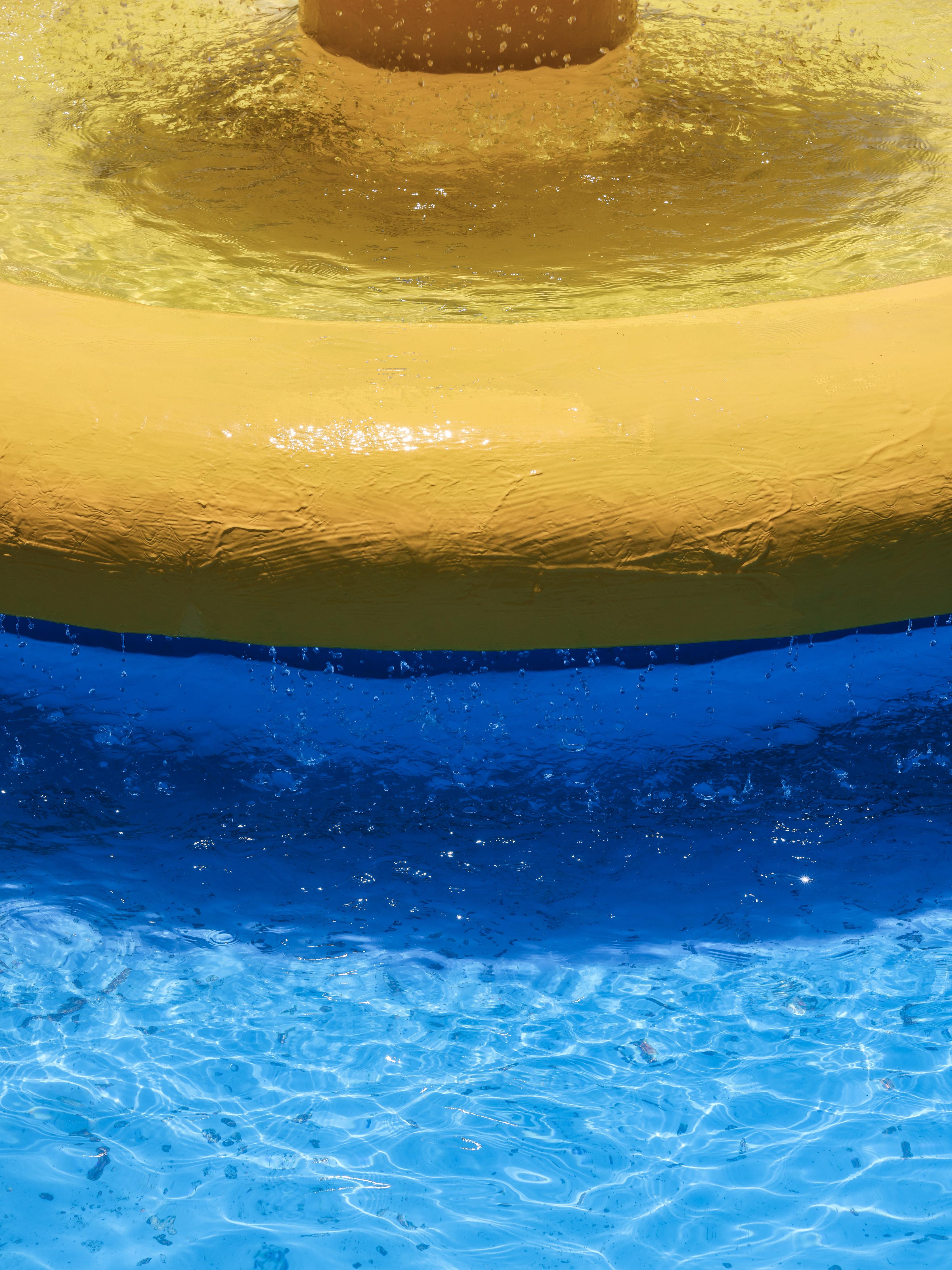 Spritzschutz-Lebhaftes Schwimmbad in Blau und Gelb
