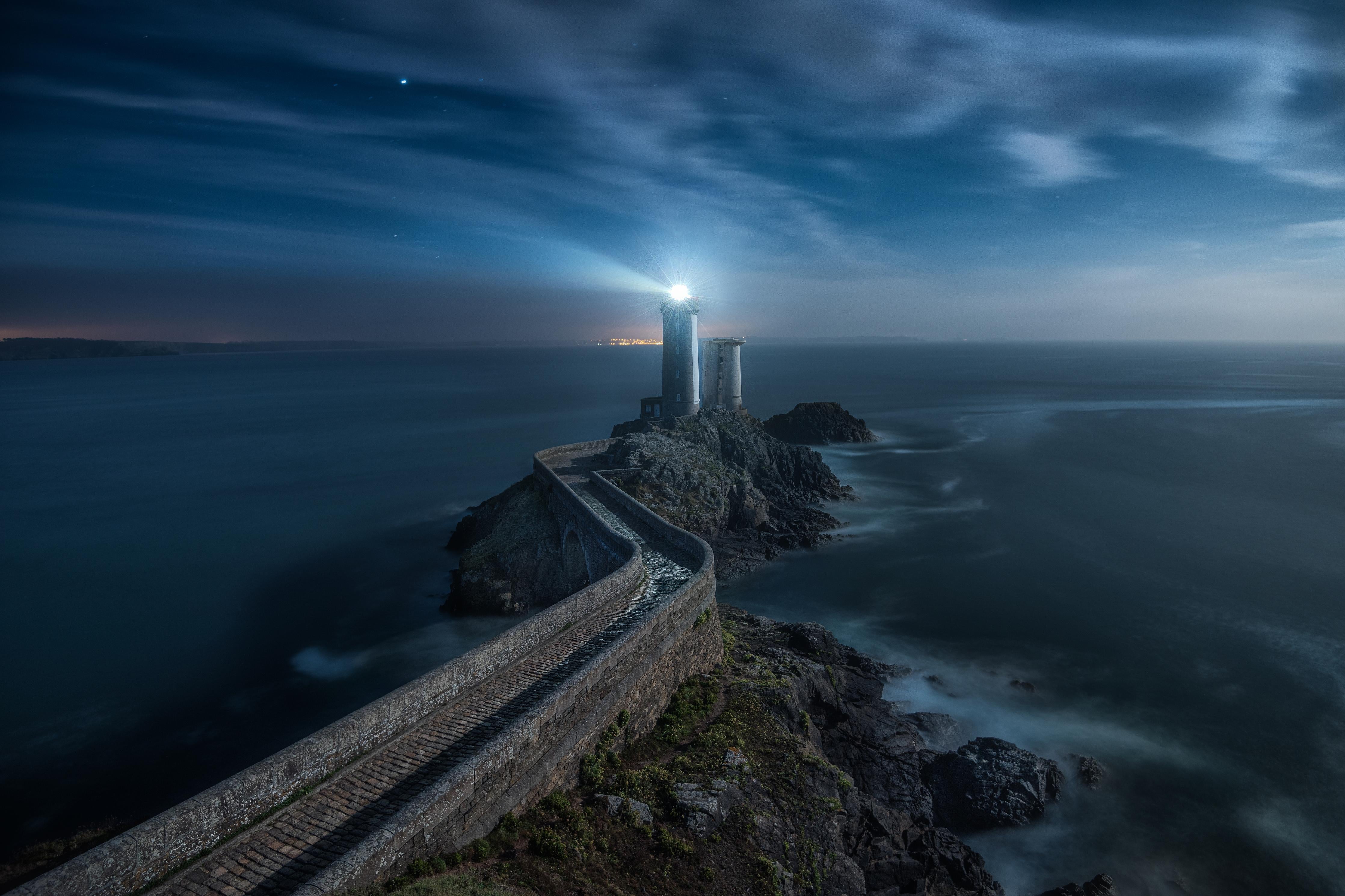 Spritzschutz-Leuchtturm - Nächtlich