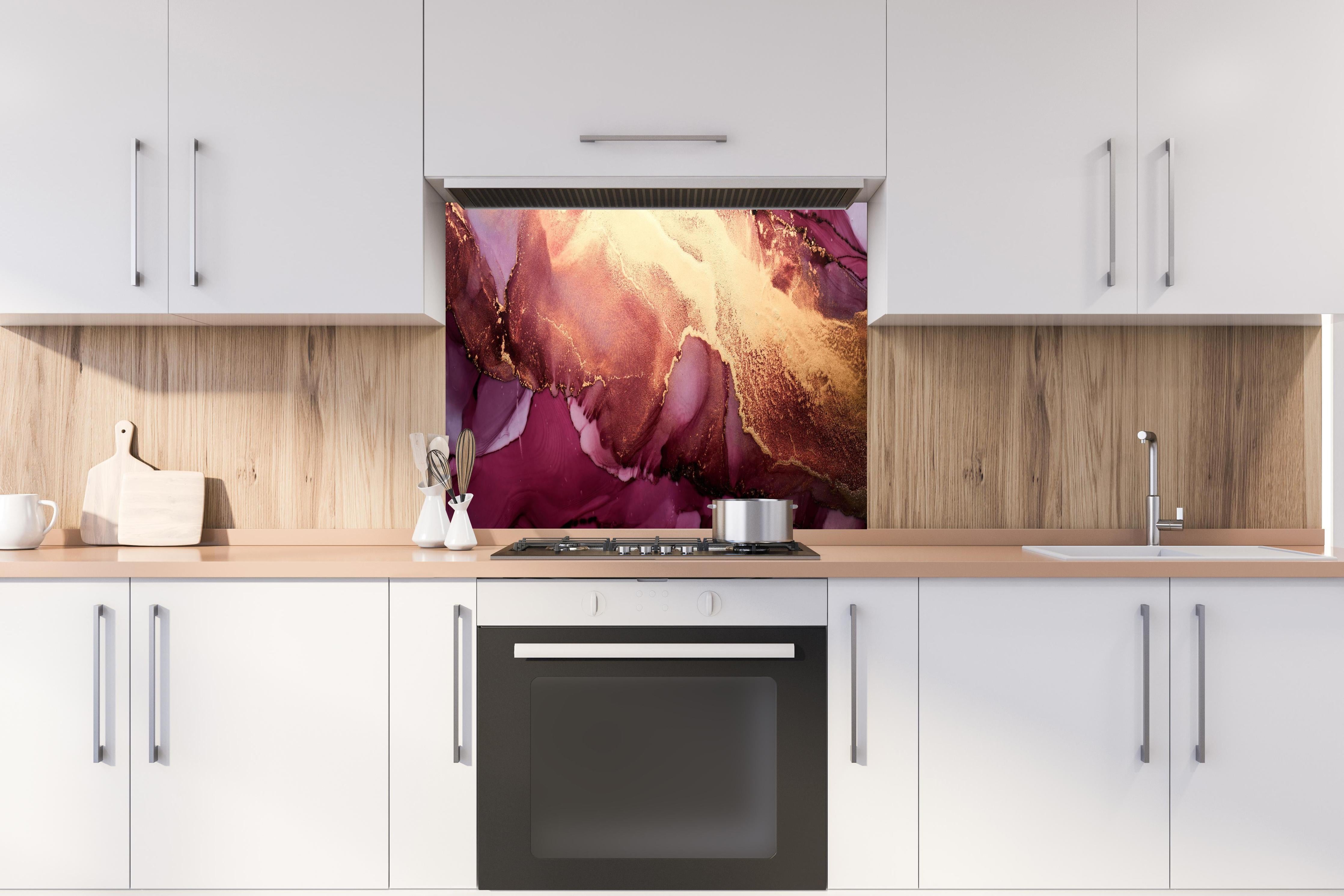 Spritzschutz - Luxuriöser Hintergrund - Alkoholtinten-Technik hinter einem Cerankochfeld zwischen Holz-Kochutensilien