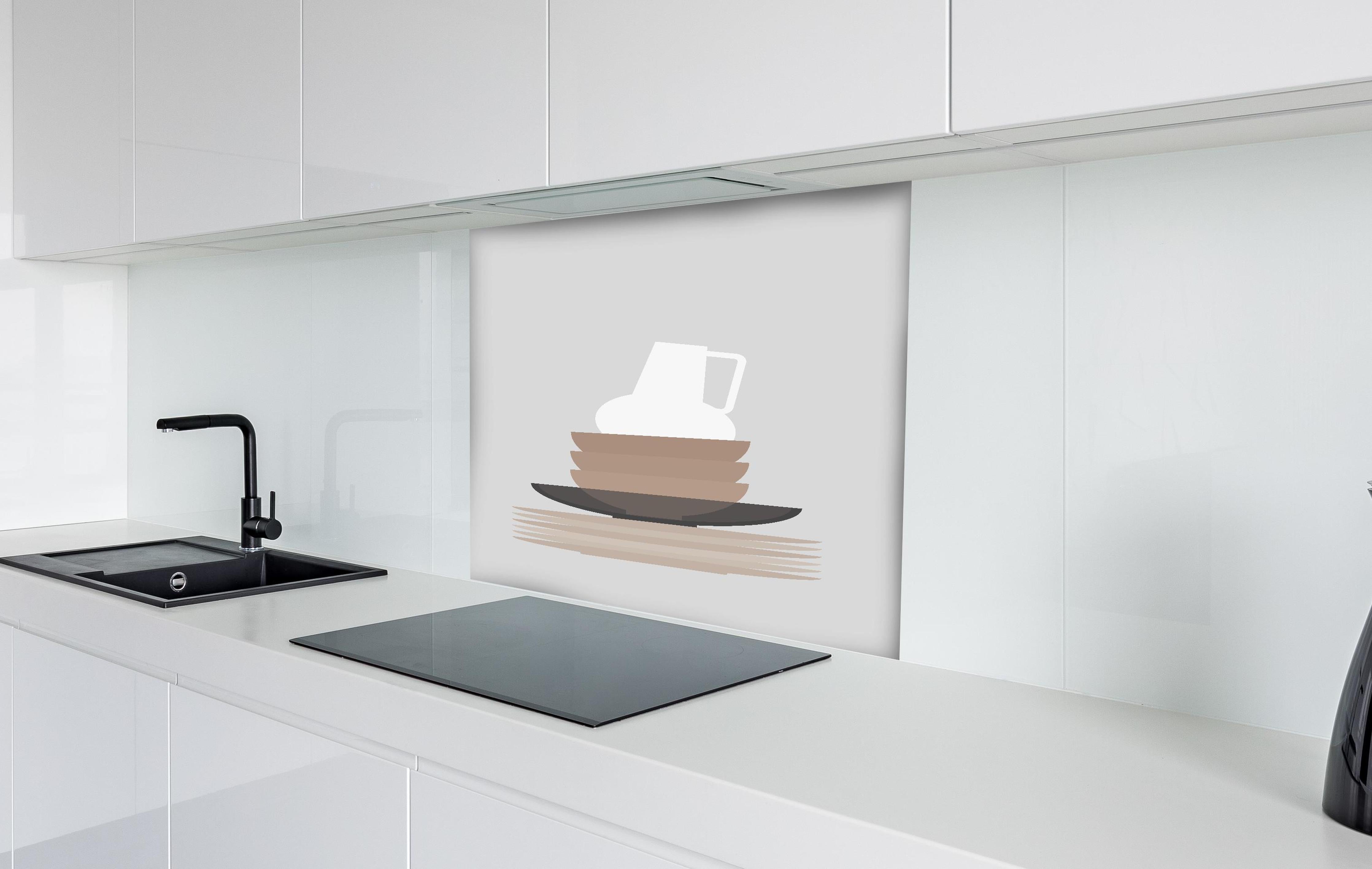 Spritzschutz - Mid-Century Skandi-Geschirr und Vase in Grau hinter einem Cerankochfeld zwischen Holz-Kochutensilien