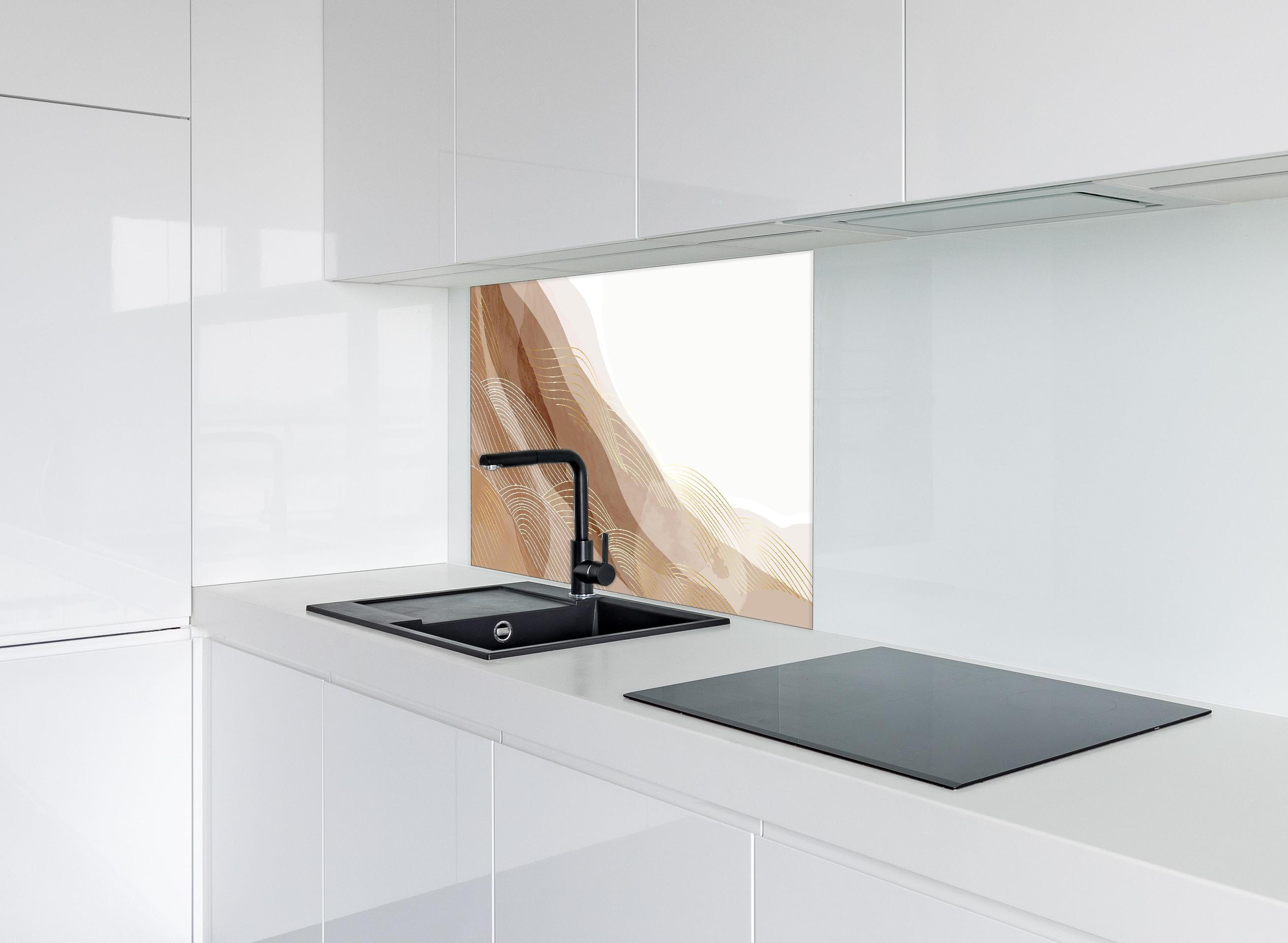Spritzschutz - Moderne Abstrakte Linienzeichnung in Beige hinter einem Cerankochfeld zwischen Holz-Kochutensilien