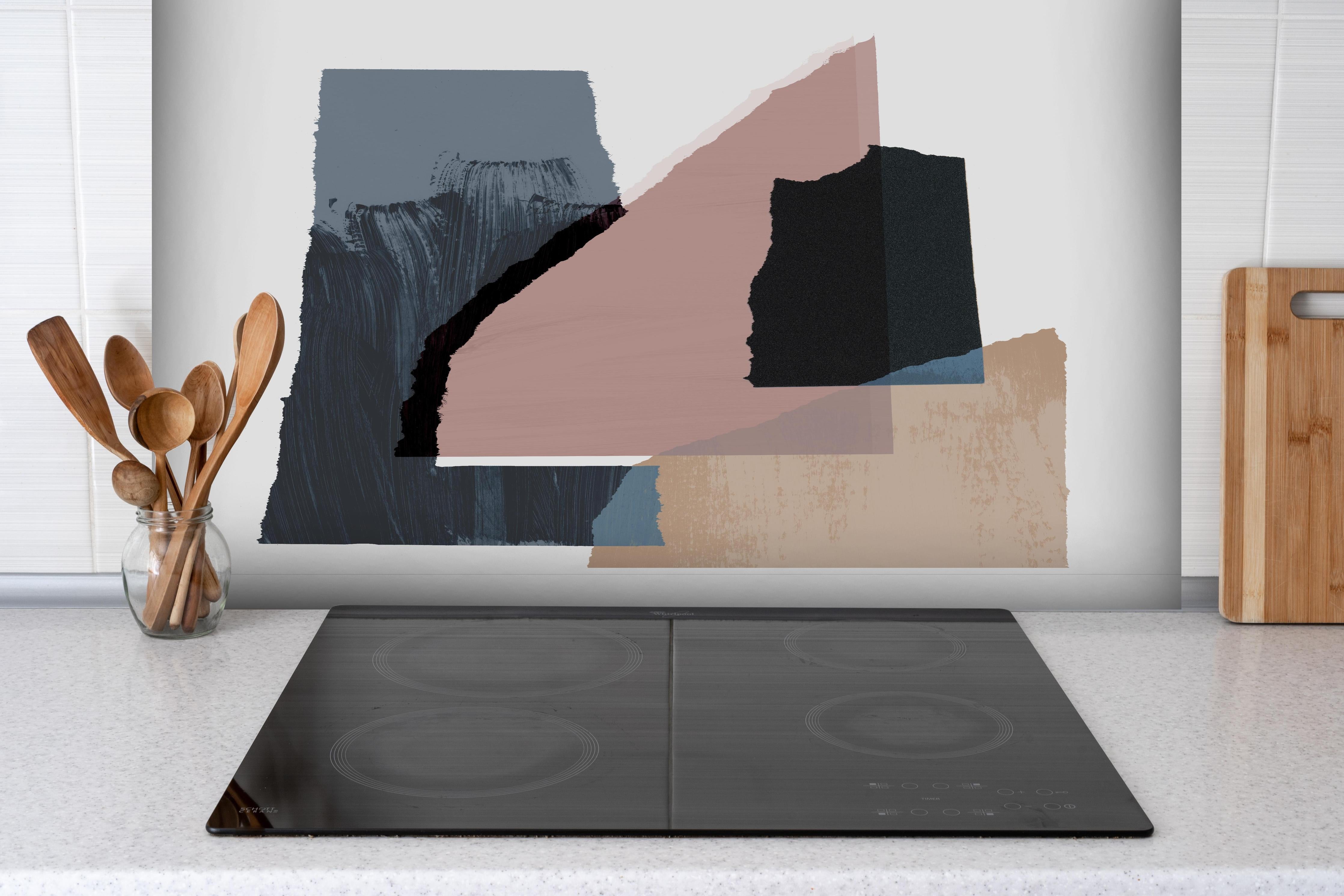 Spritzschutz - Moderne Abstraktion in Pastellfarben hinter einem Cerankochfeld zwischen Holz-Kochutensilien