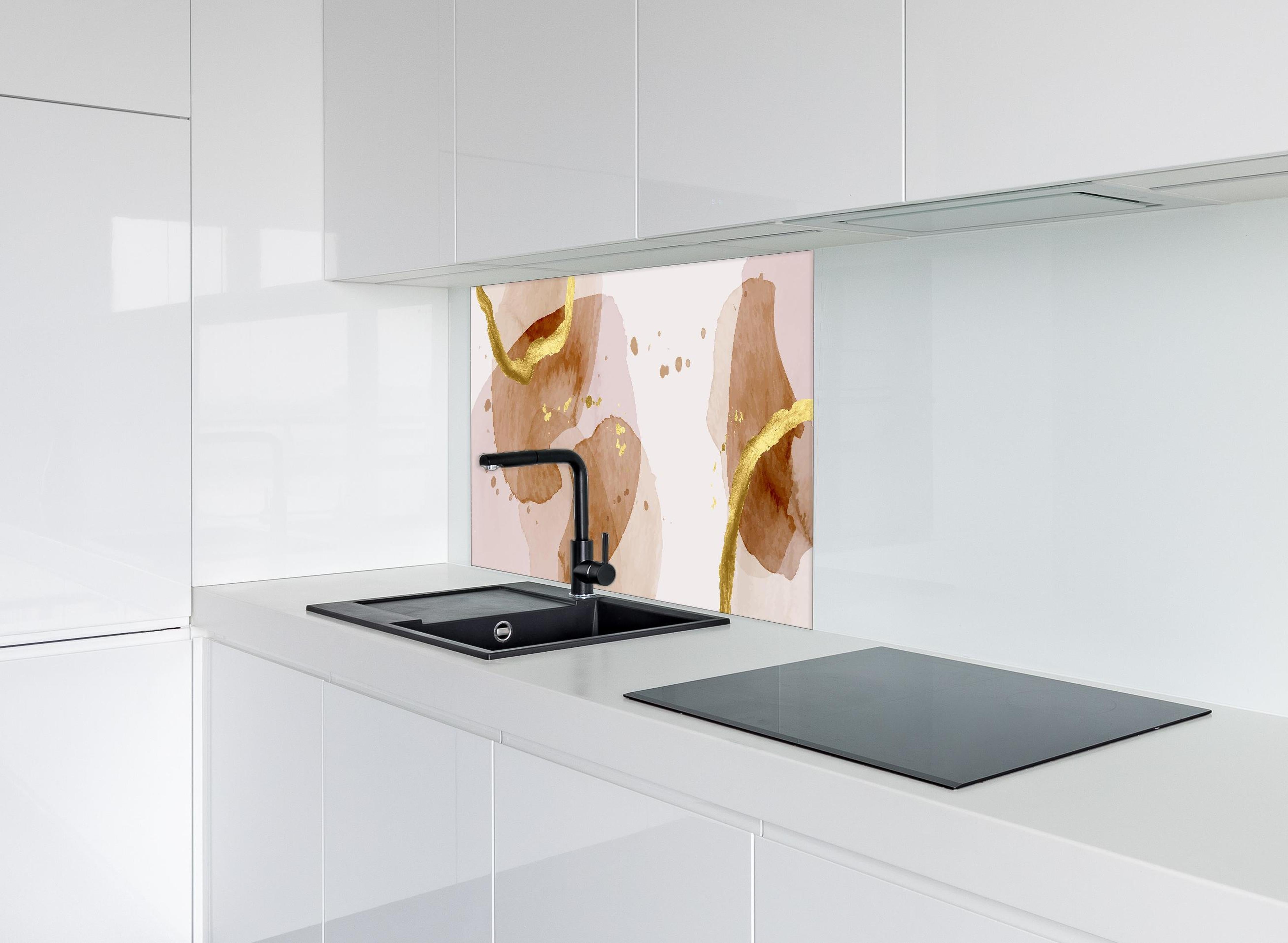 Spritzschutz - Moderne Beige Aquarell Textur hinter einem Cerankochfeld zwischen Holz-Kochutensilien