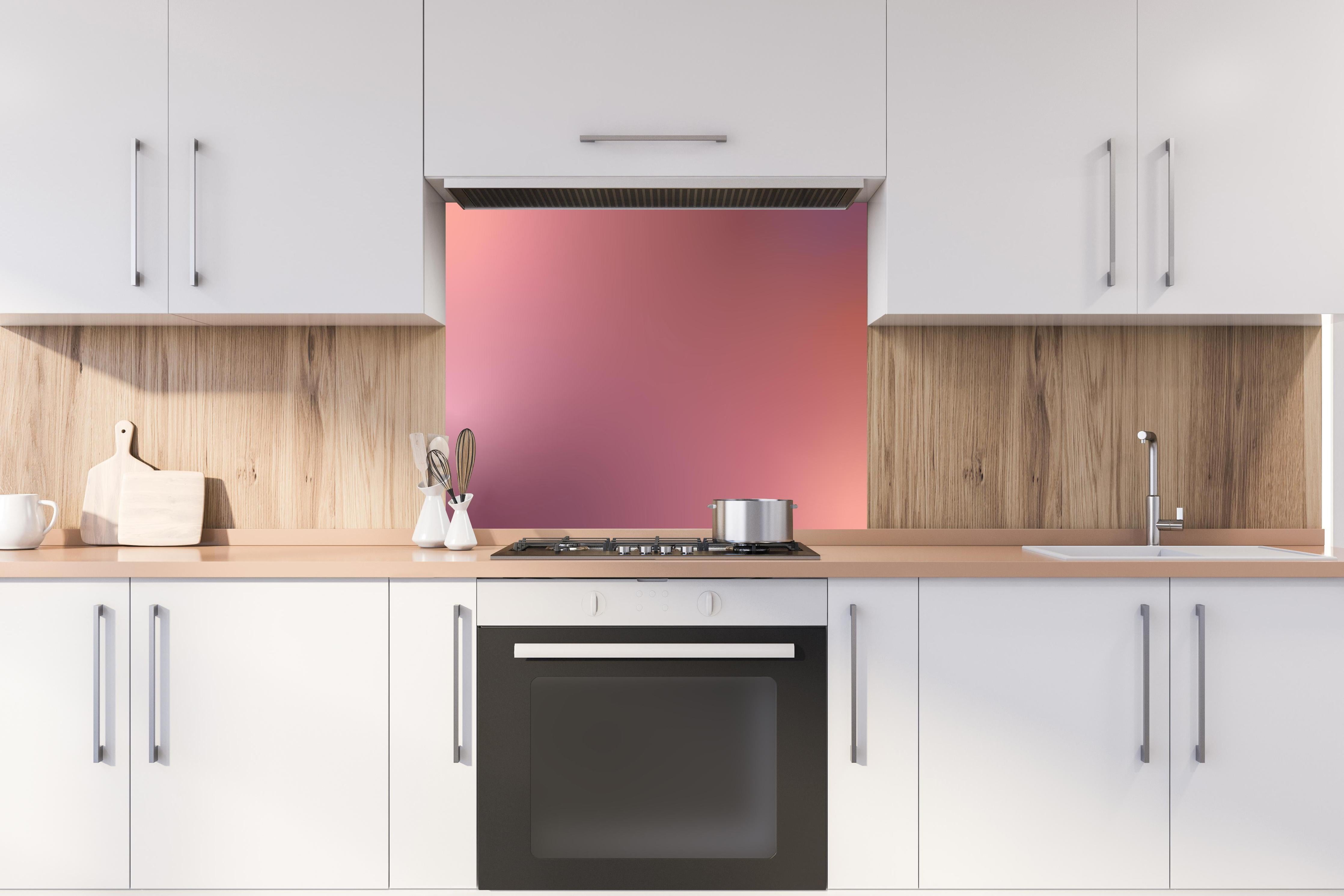 Spritzschutz - Moderne Farbe mit sanfter Textur hinter einem Cerankochfeld zwischen Holz-Kochutensilien