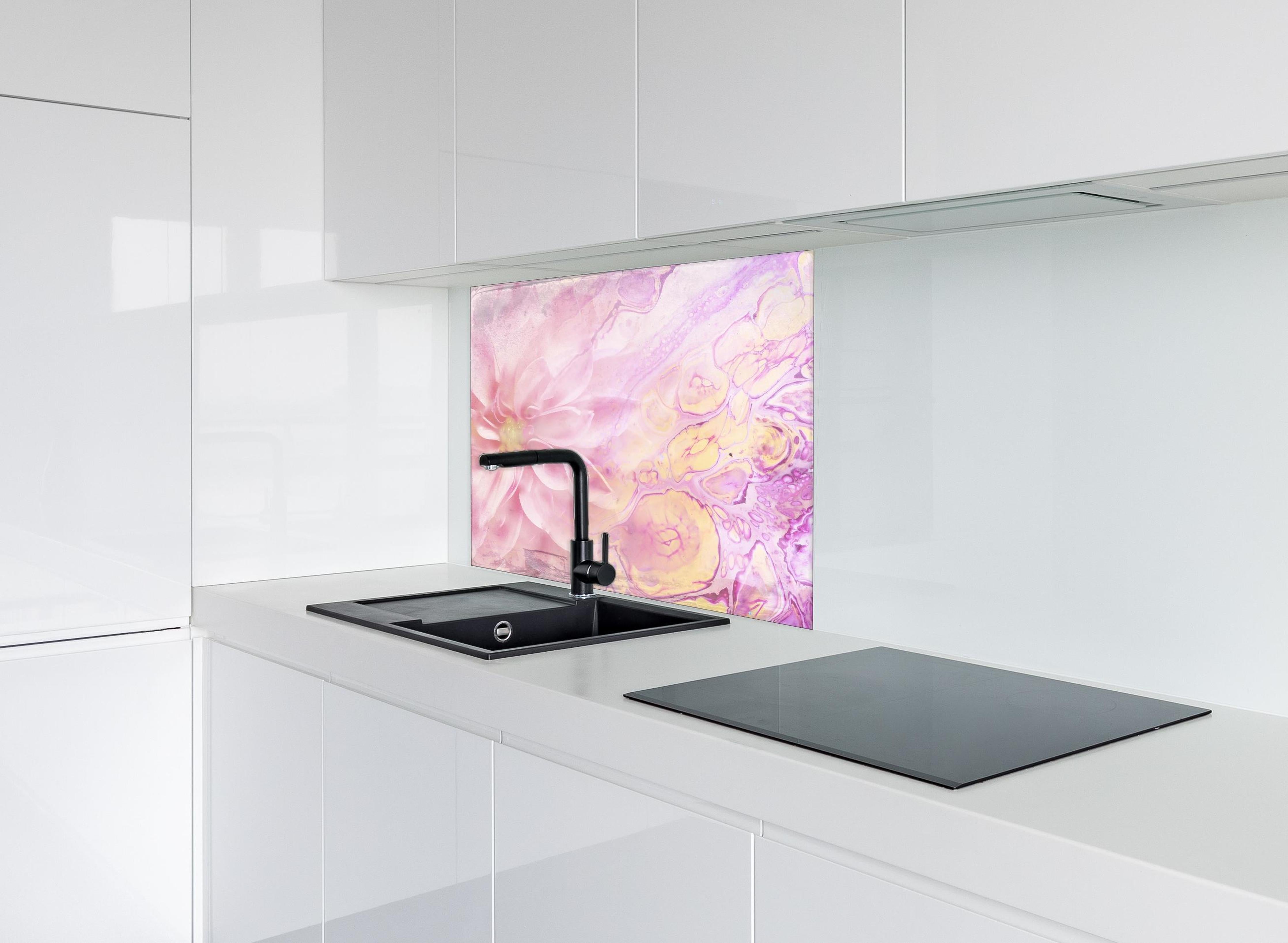Spritzschutz - Moderne Kunst - Floral hinter einem Cerankochfeld zwischen Holz-Kochutensilien