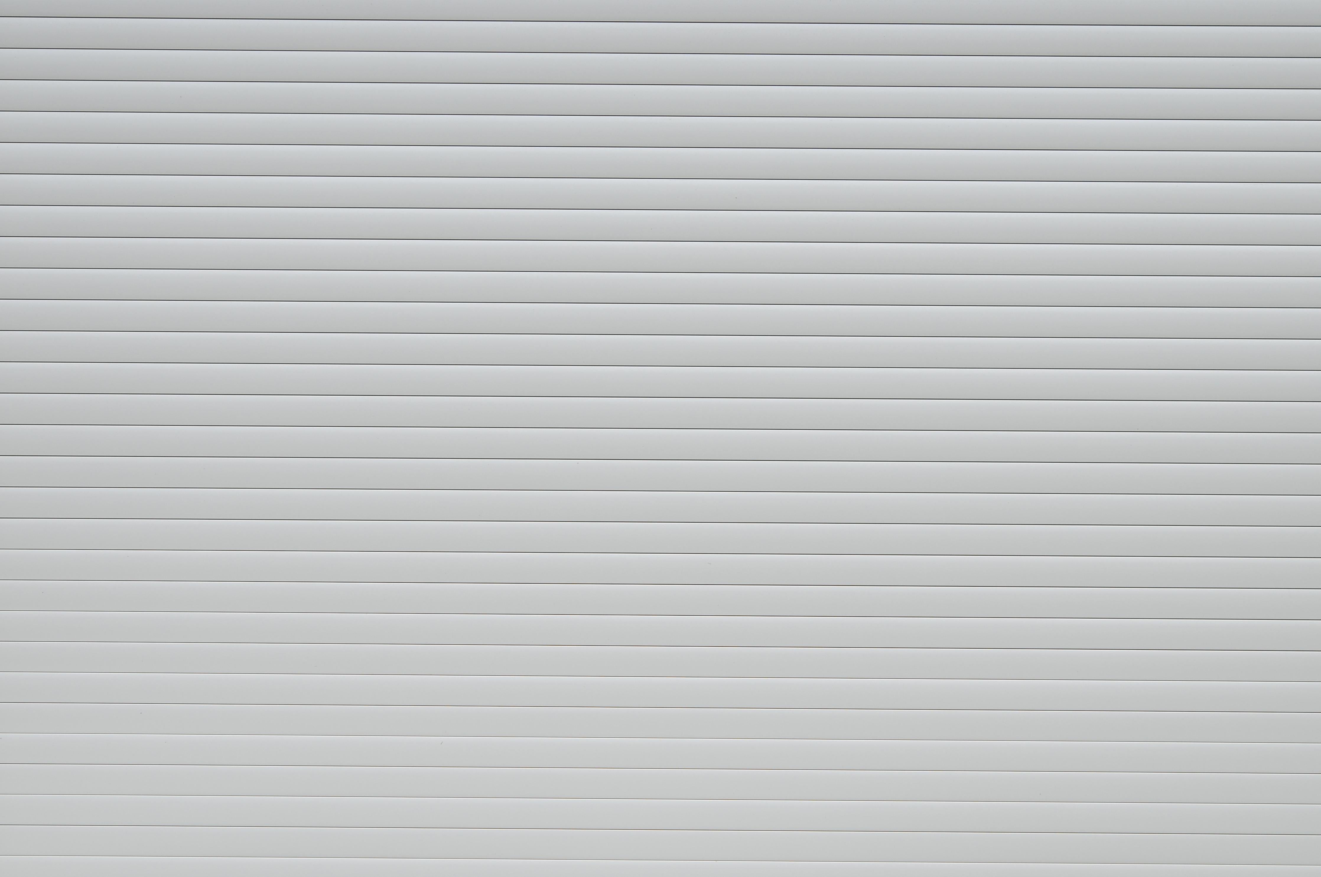 Spritzschutz-Moderne Weiß-Graue Lamellen Wandverkleidung