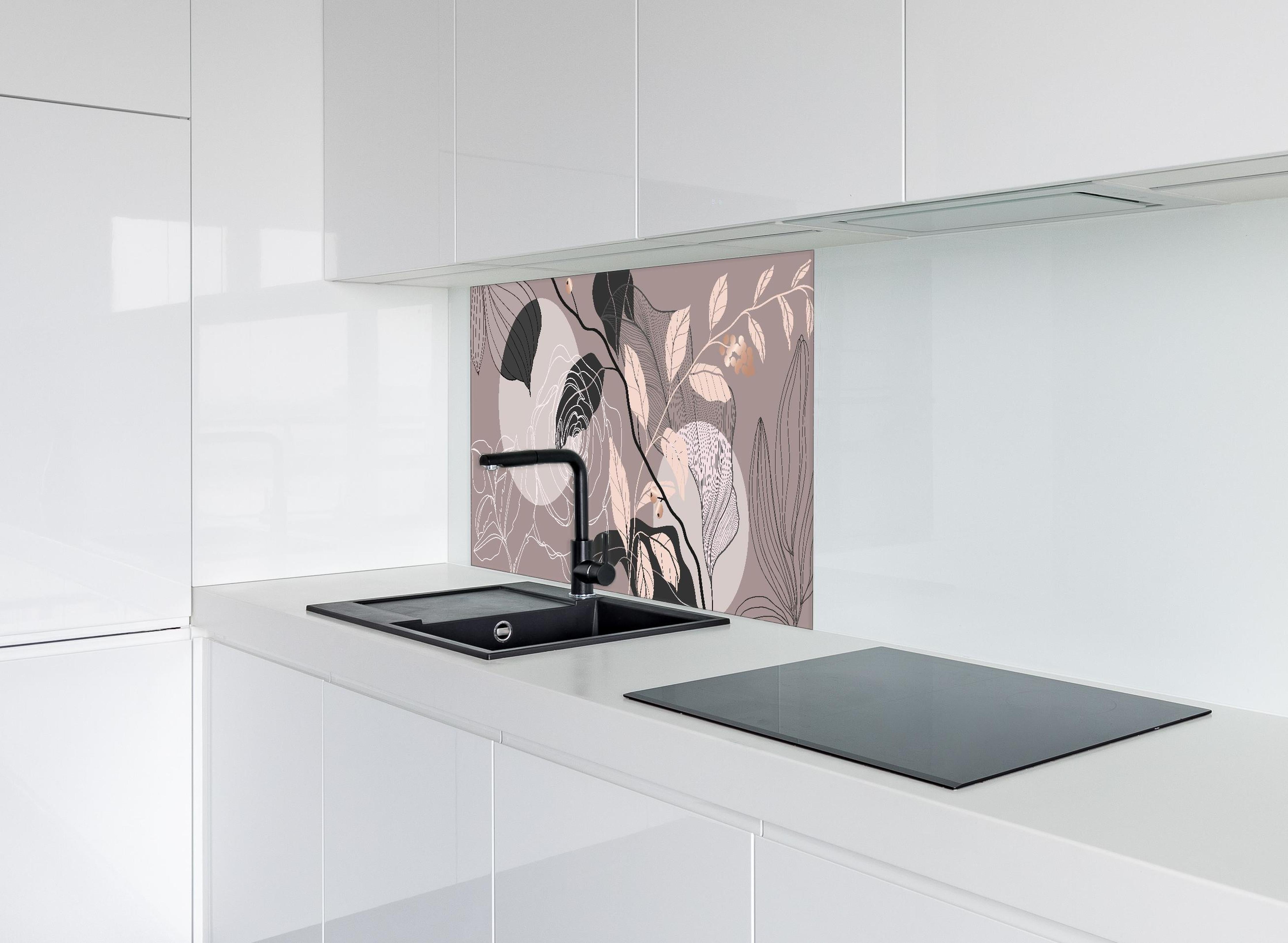 Spritzschutz - Moderne beige Blumen Linienkunst hinter einem Cerankochfeld zwischen Holz-Kochutensilien