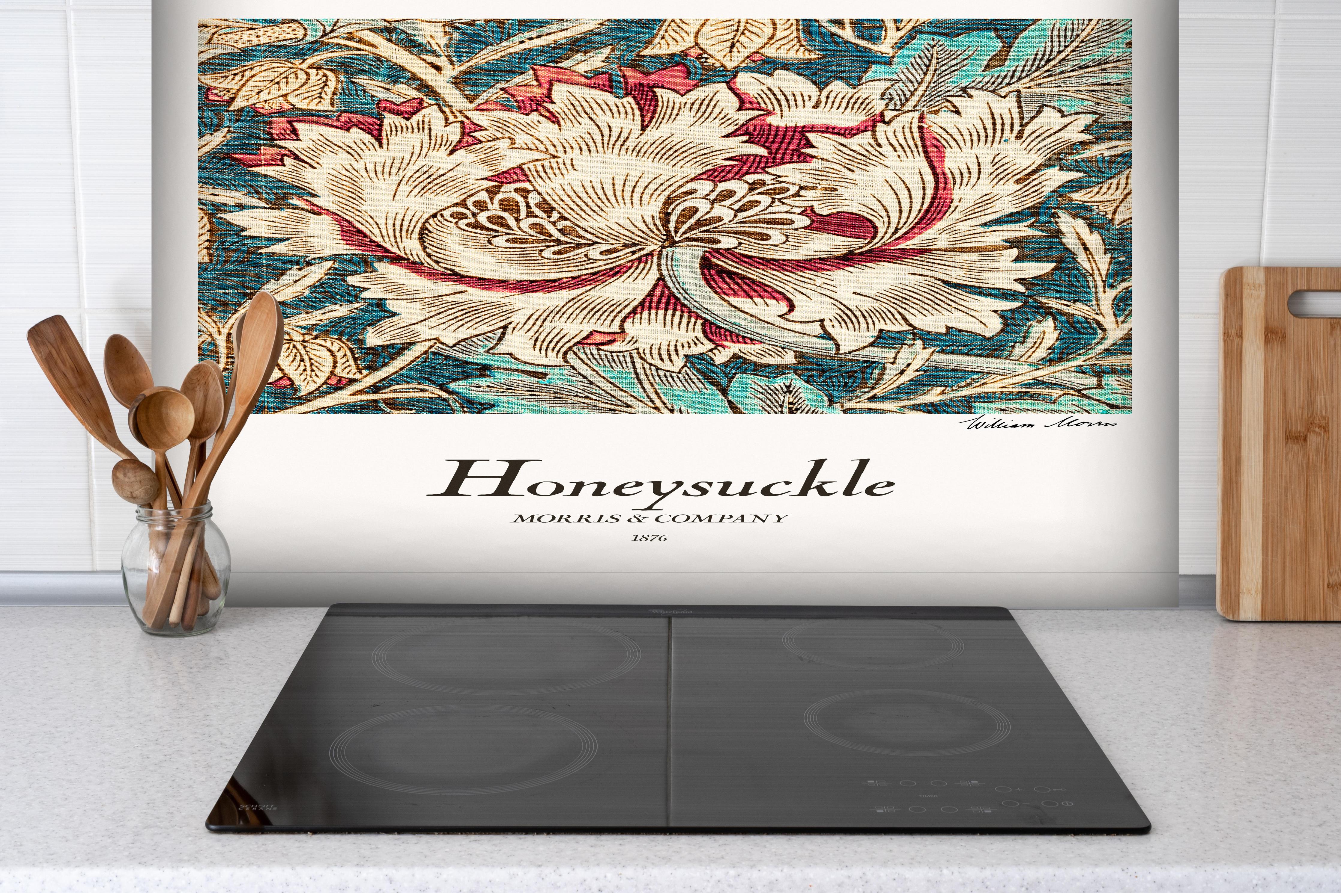 Spritzschutz - Mosaik Gemälde "Honeysuckle" hinter einem Cerankochfeld zwischen Holz-Kochutensilien