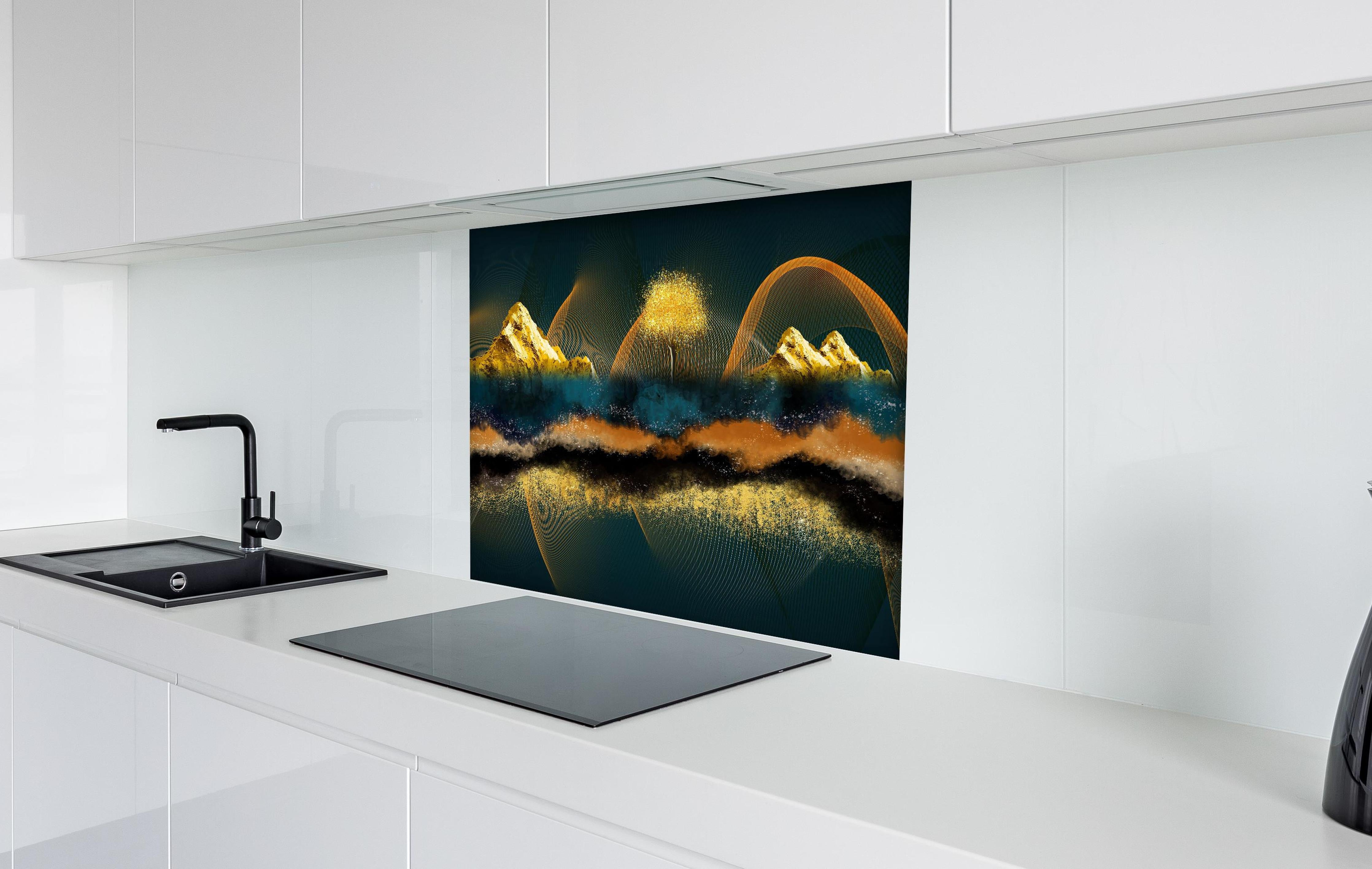 Spritzschutz - Nächtlicher Anblick - Zeichnung hinter einem Cerankochfeld zwischen Holz-Kochutensilien