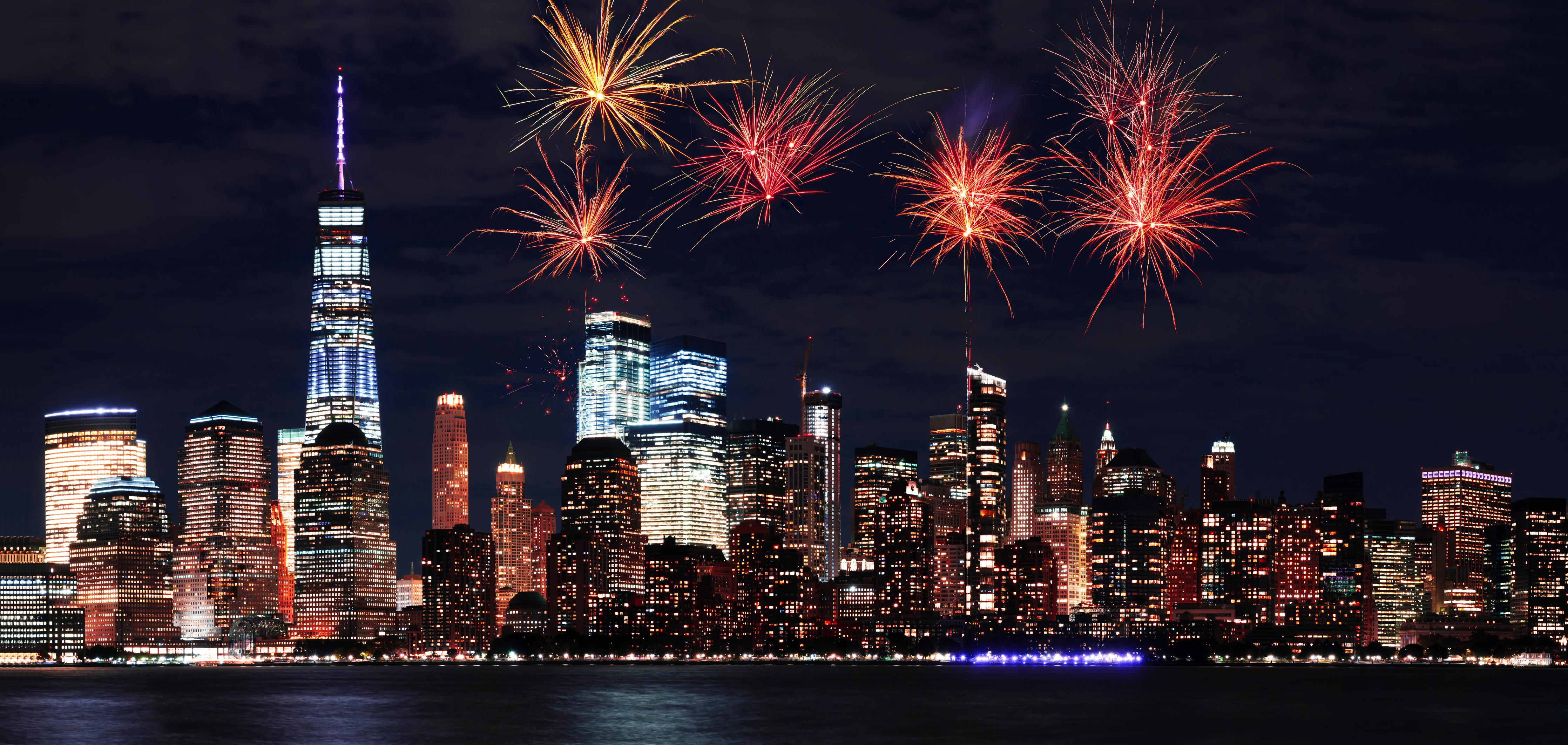 Spritzschutz-Nächtliches Manhattan Feuerwerk Panorama