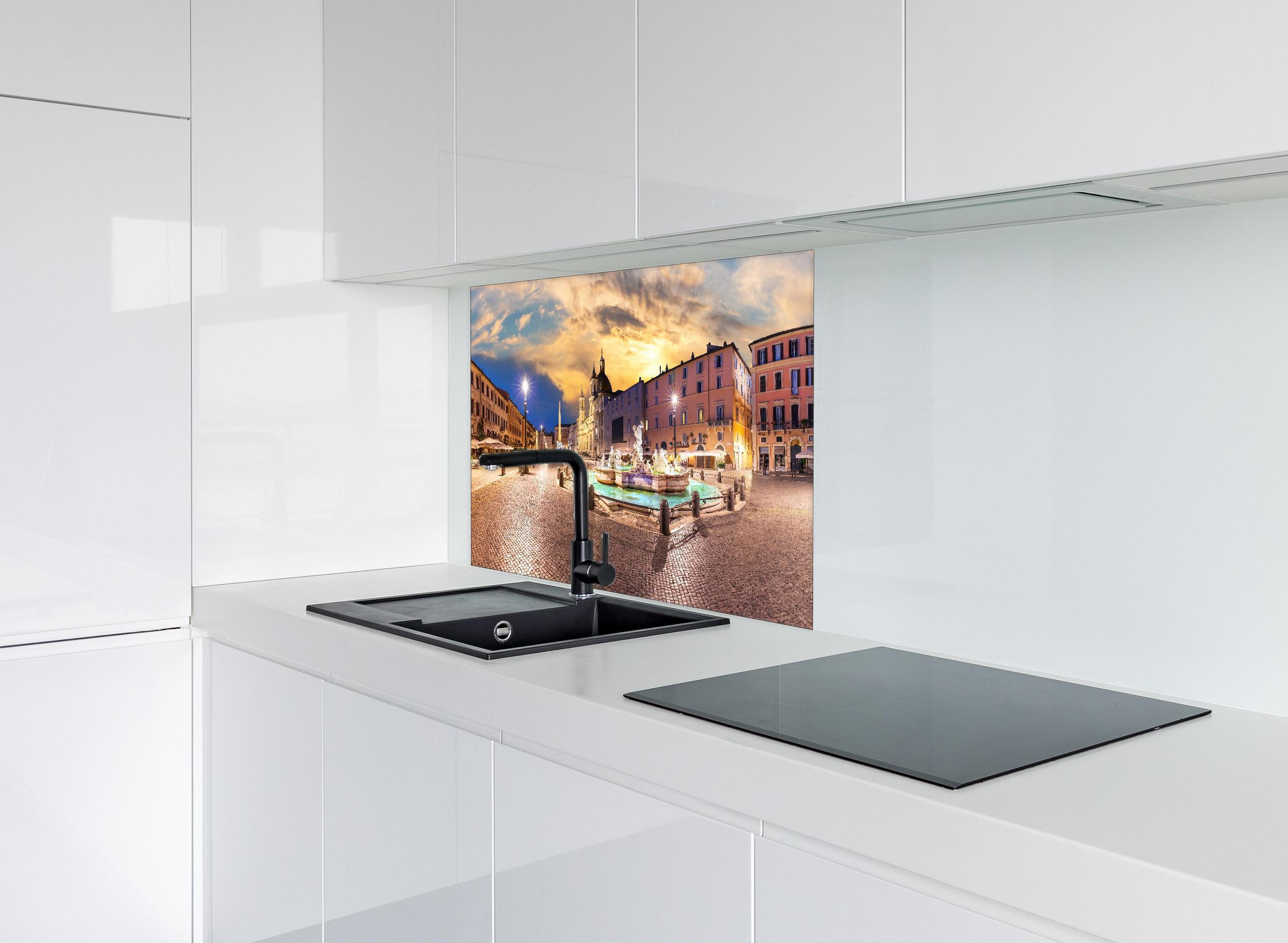 Spritzschutz - Neptunbrunnen auf der Piazza Navona hinter einem Cerankochfeld zwischen Holz-Kochutensilien