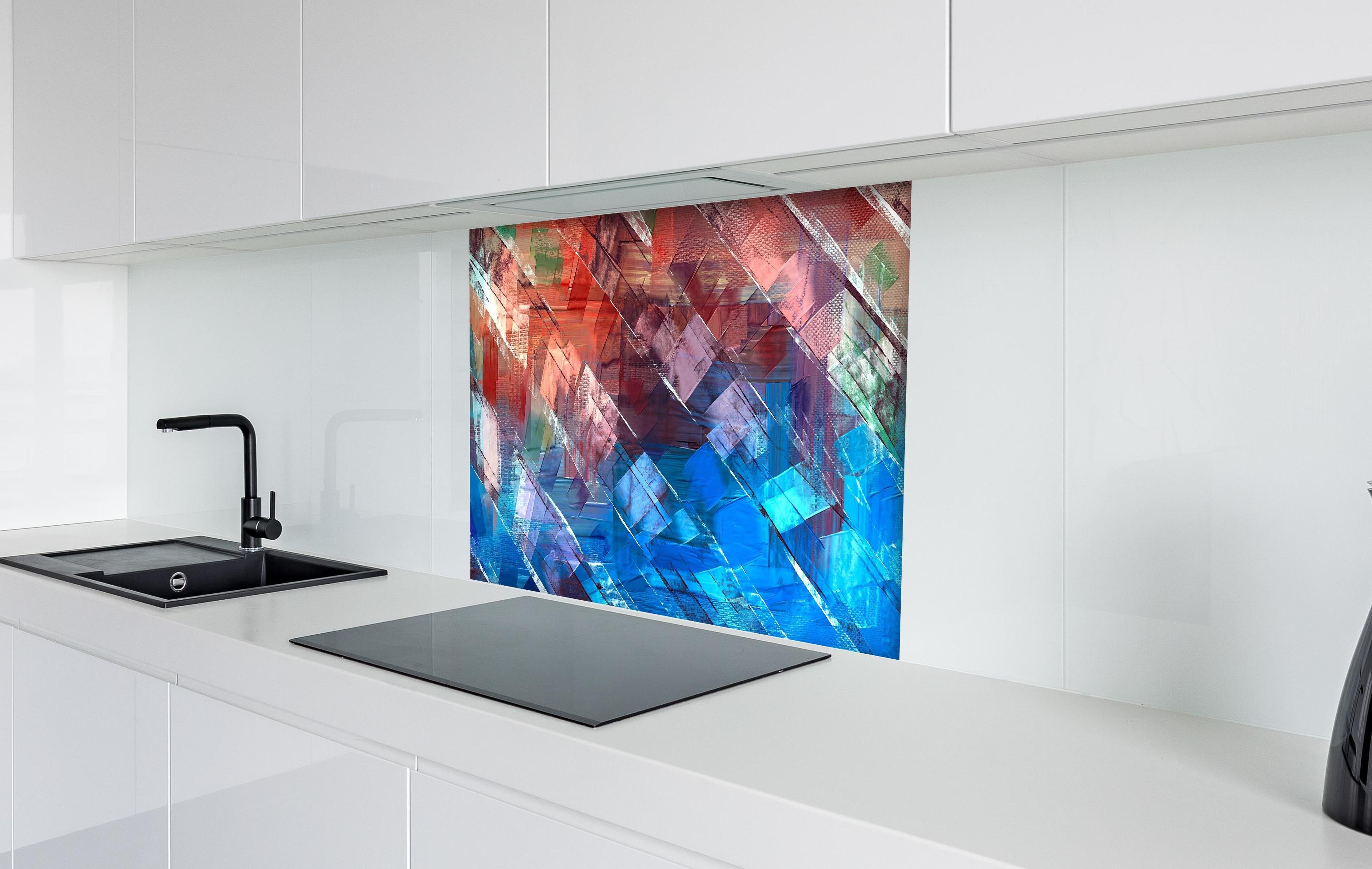 Spritzschutz - Ölmalerei Kunstwerk mit Textur in Burgunder Blau Braun hinter einem Cerankochfeld zwischen Holz-Kochutensilien