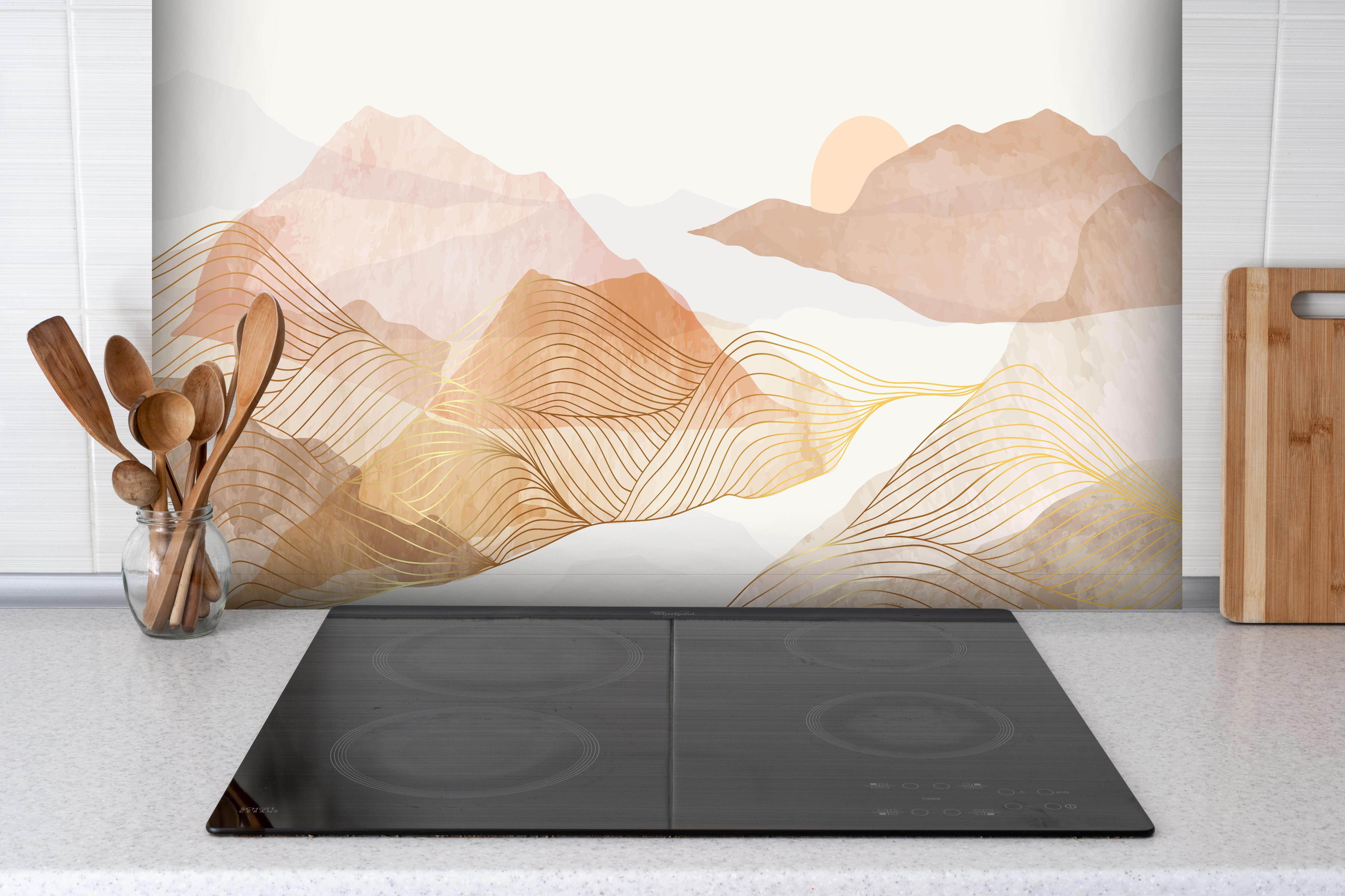 Spritzschutz - Pastell Berge und Linien Kunstwerk hinter einem Cerankochfeld zwischen Holz-Kochutensilien