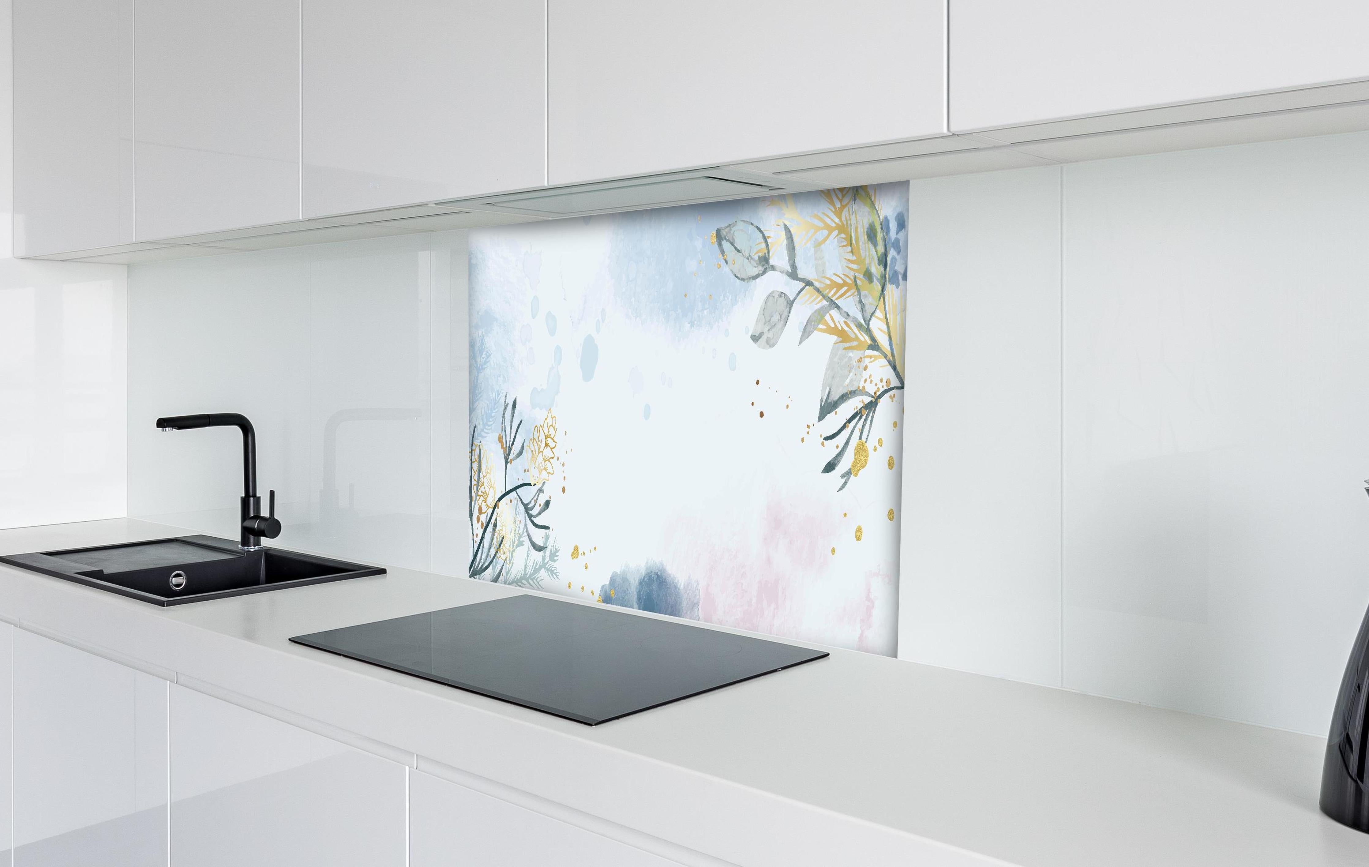 Spritzschutz - Pastellfarbene Aquarell Blumenillustration hinter einem Cerankochfeld zwischen Holz-Kochutensilien