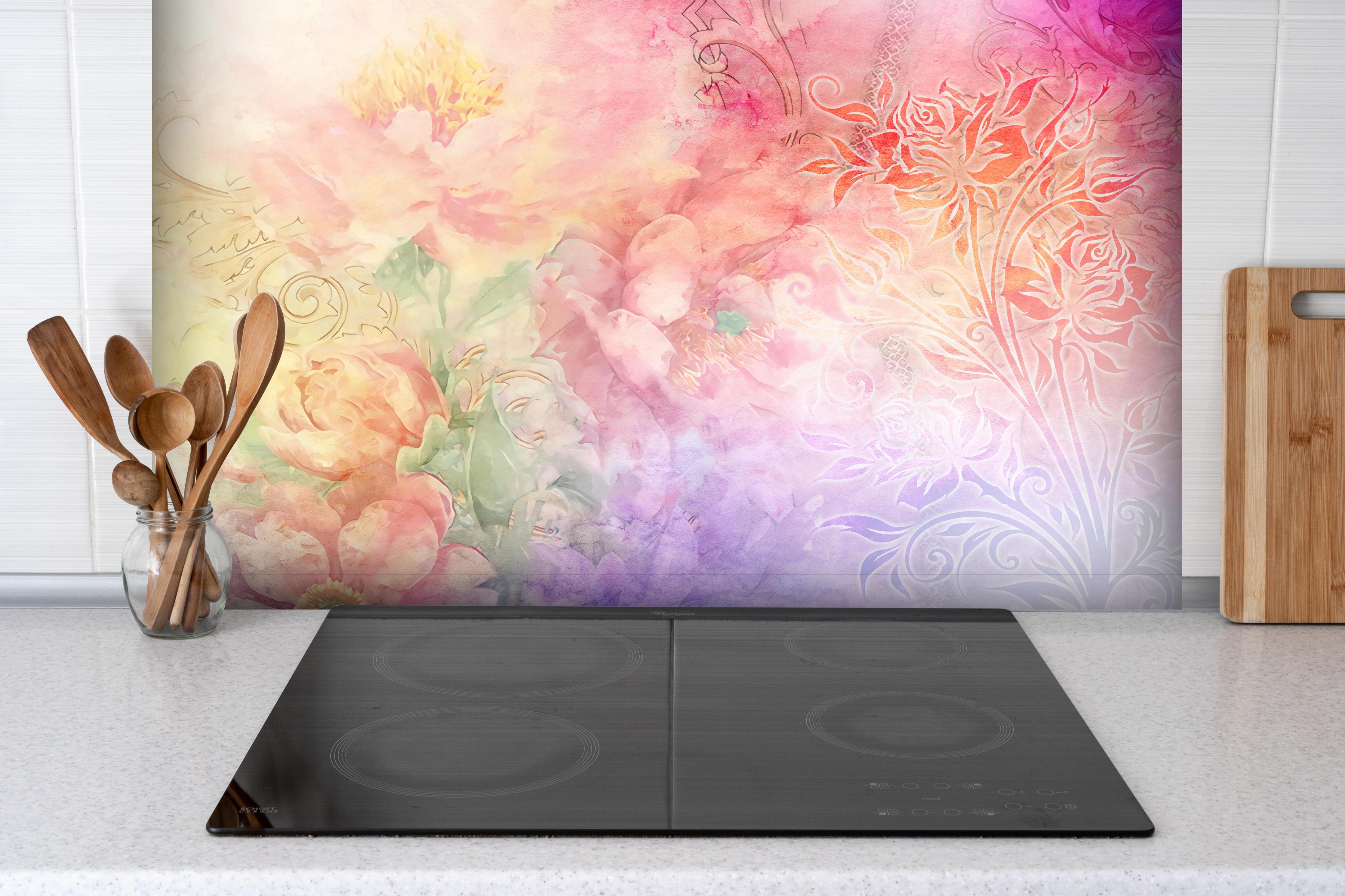 Spritzschutz - Pastellfarbene Blumenkunst Aquarell-Design hinter einem Cerankochfeld zwischen Holz-Kochutensilien