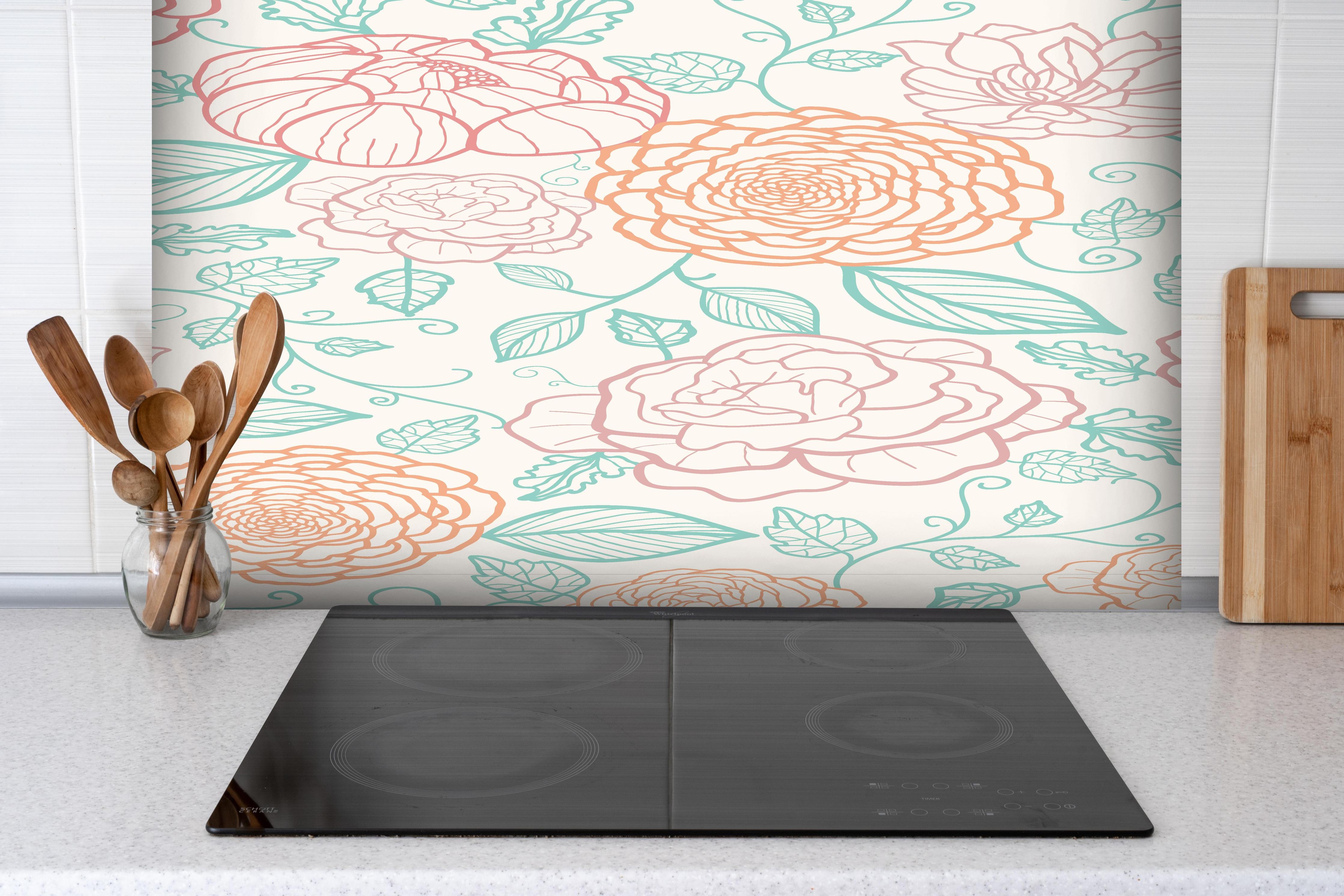 Spritzschutz - Pfirsich-Rosa Florale Zeichnung Wanddekor hinter einem Cerankochfeld zwischen Holz-Kochutensilien