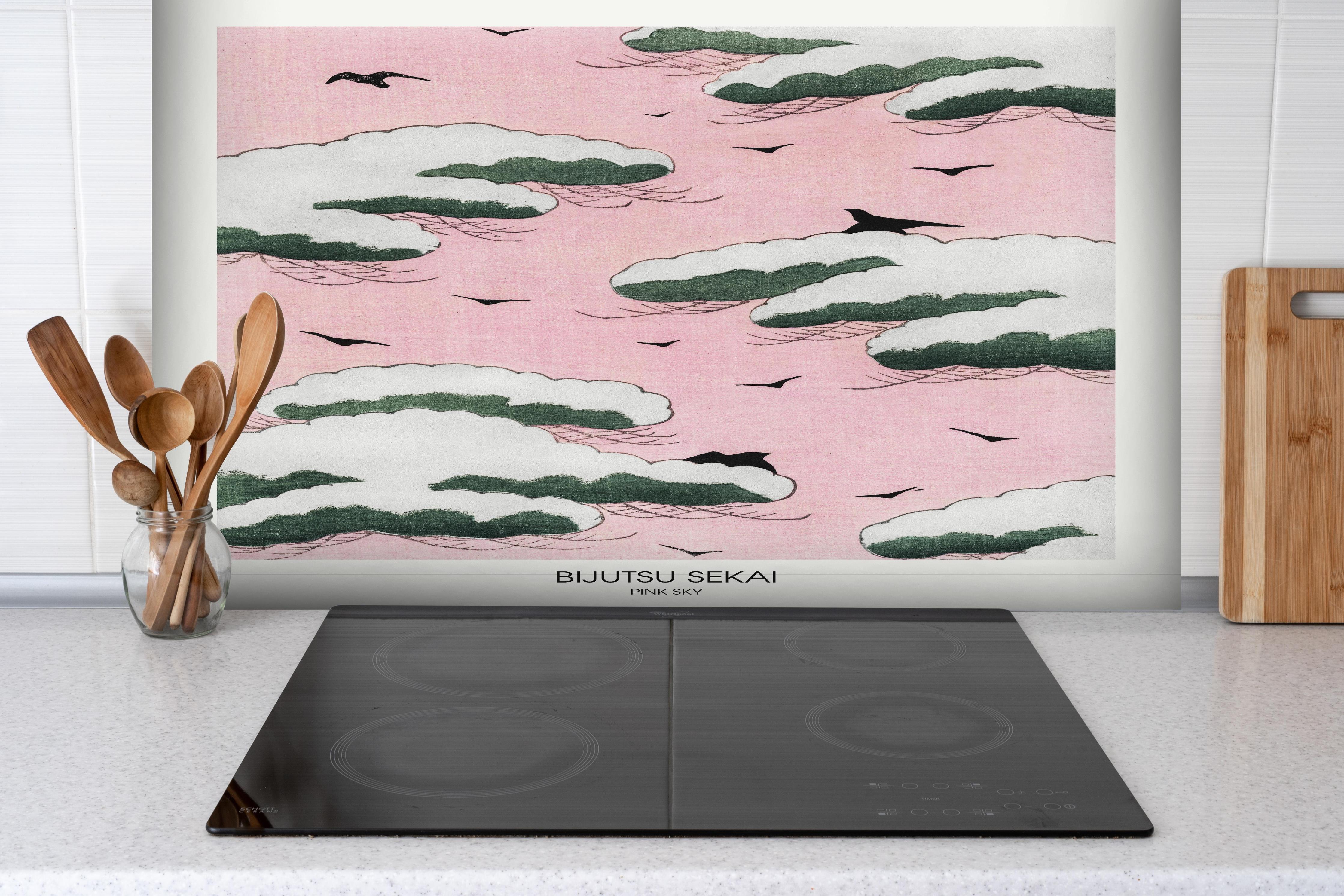 Spritzschutz - Pinker Himmel "Bijutsu Sekai" hinter einem Cerankochfeld zwischen Holz-Kochutensilien