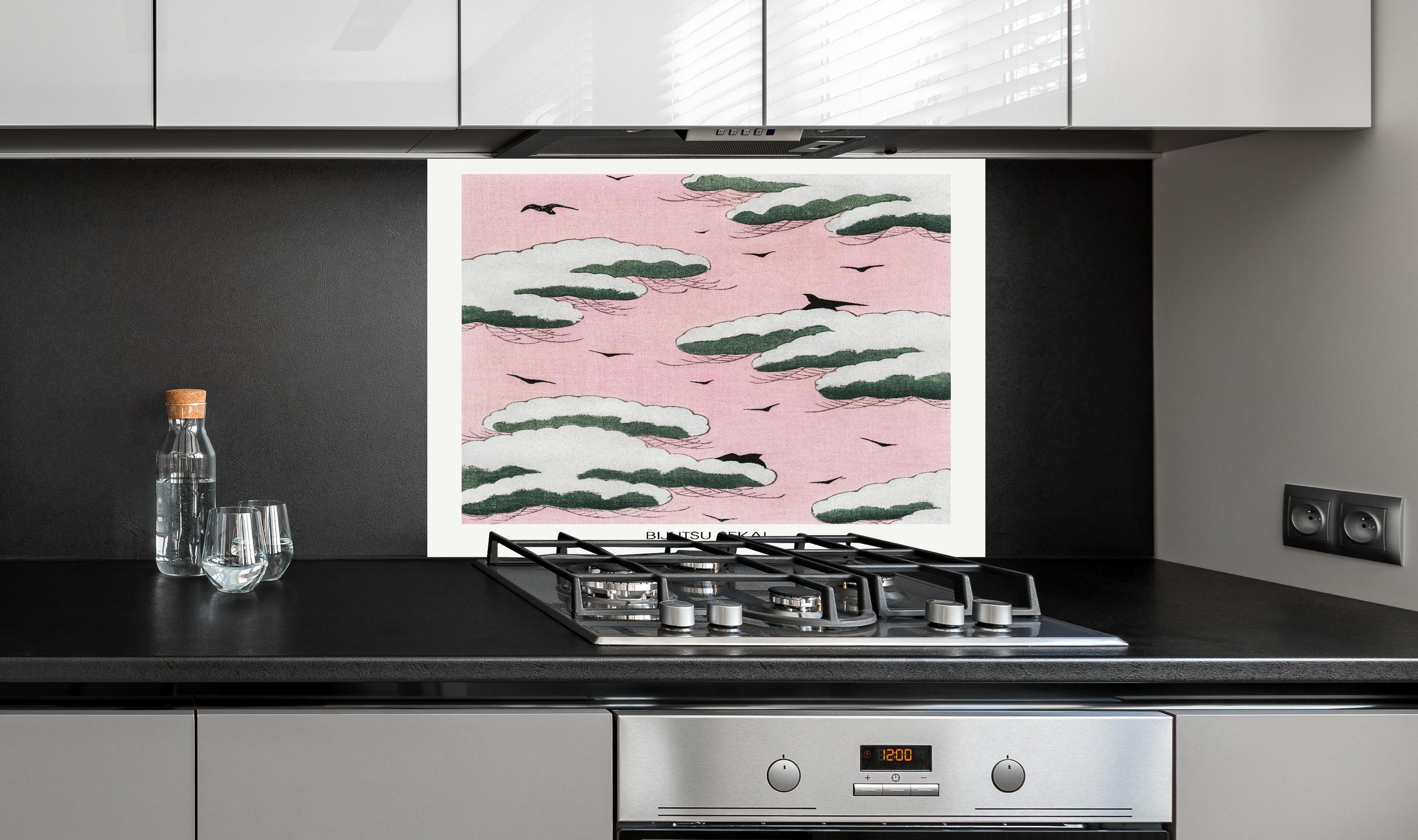 Spritzschutz - Pinker Himmel "Bijutsu Sekai" hinter einem Cerankochfeld zwischen Holz-Kochutensilien