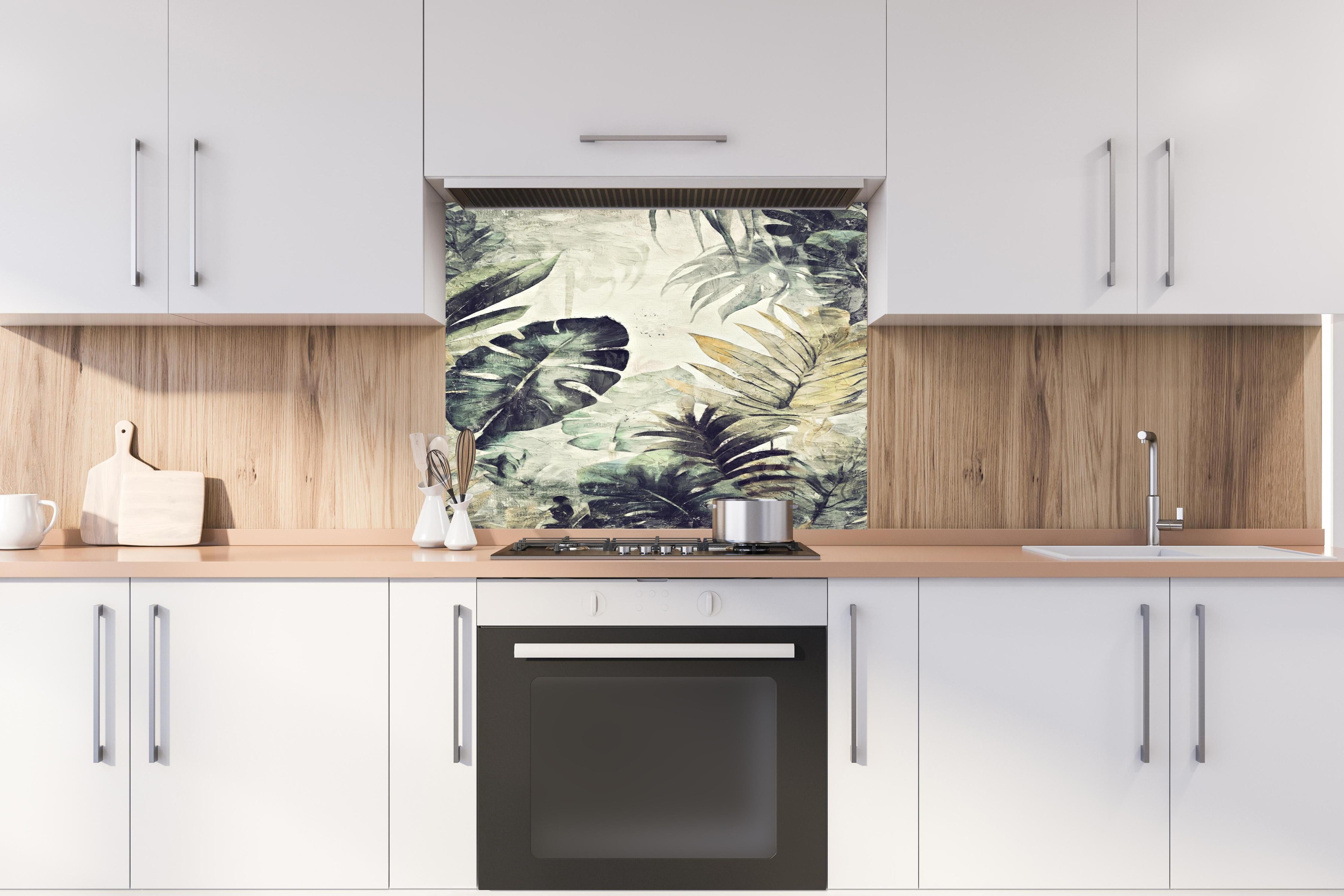 Spritzschutz - Pinselkunst - Floral hinter einem Cerankochfeld zwischen Holz-Kochutensilien