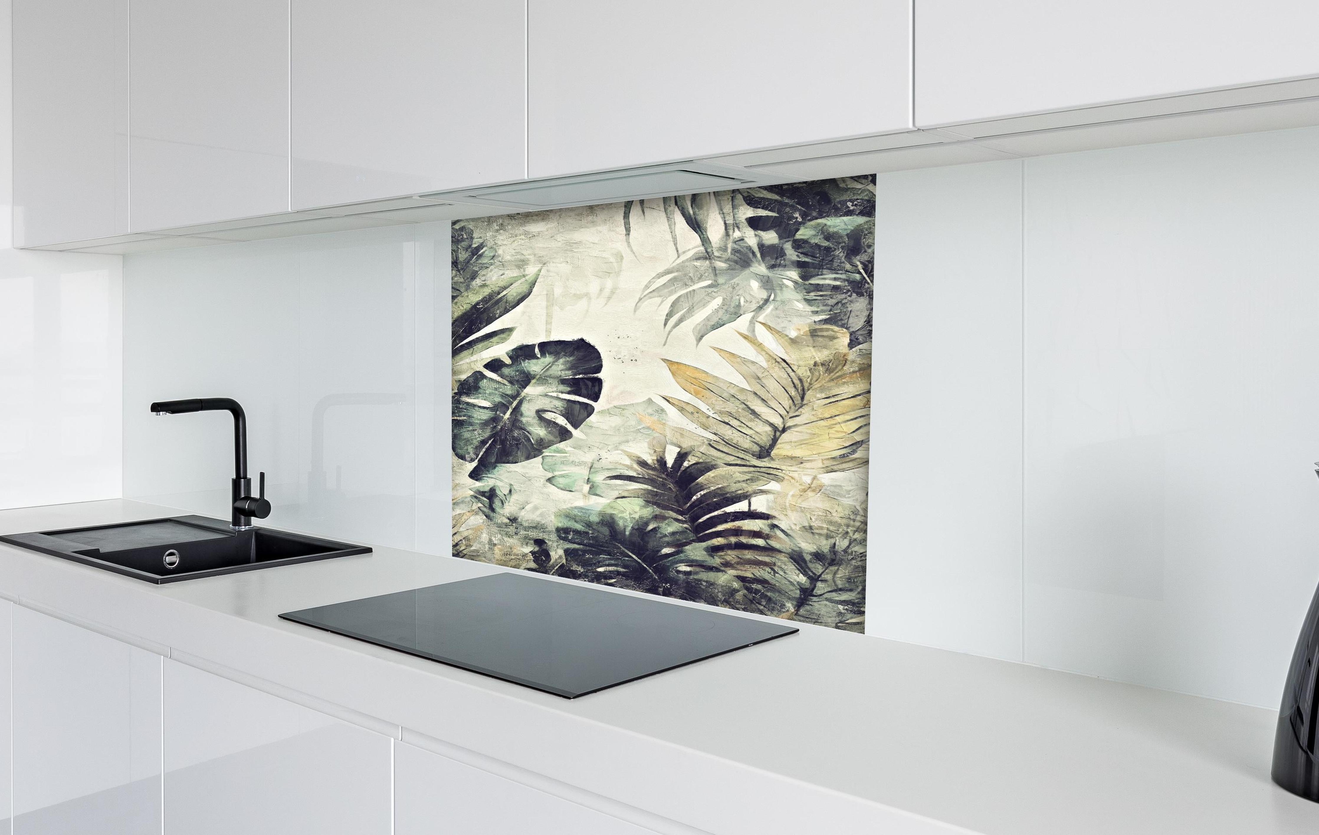 Spritzschutz - Pinselkunst - Floral hinter einem Cerankochfeld zwischen Holz-Kochutensilien