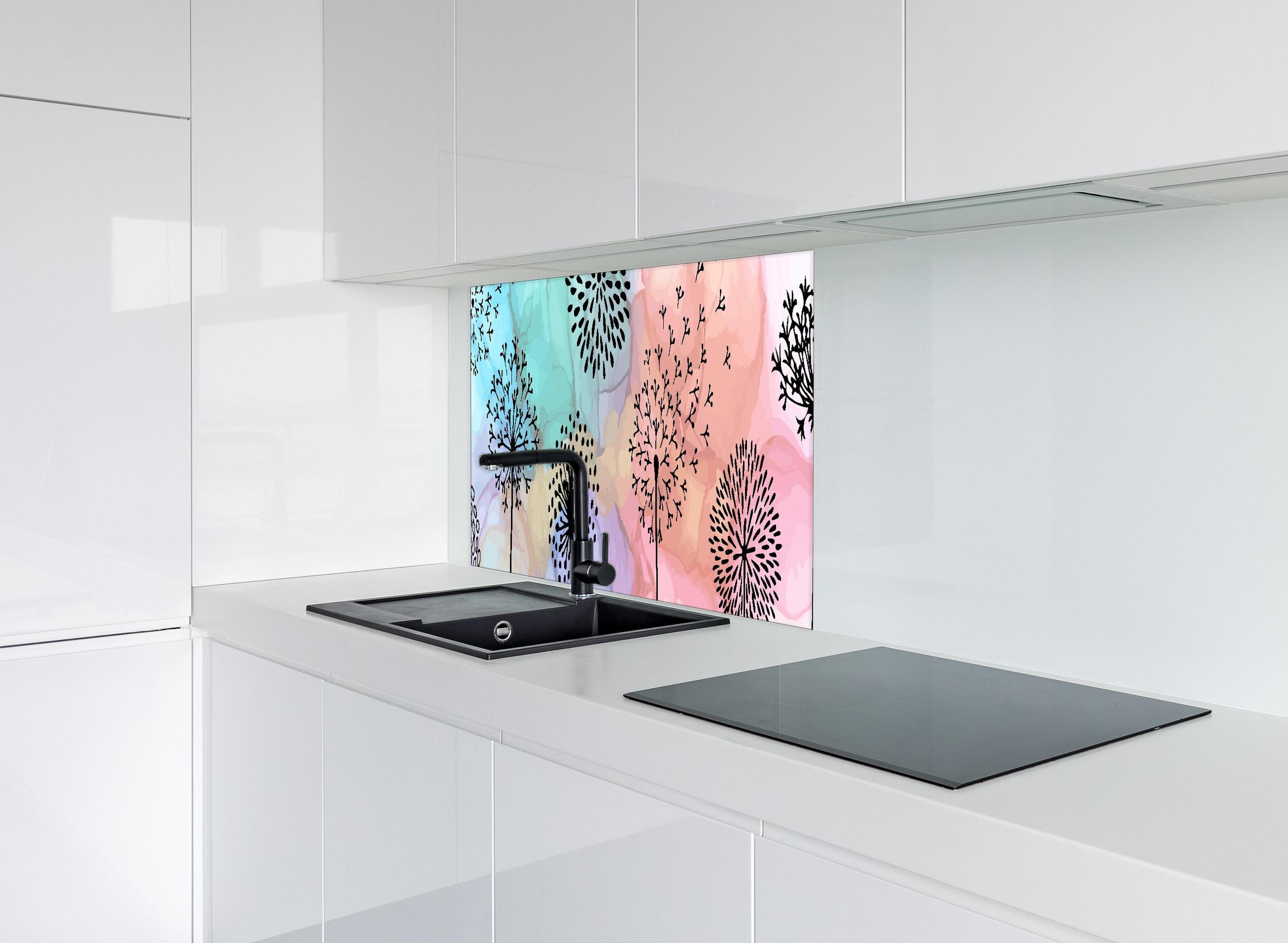 Spritzschutz - Pusteblume Aquarell hinter einem Cerankochfeld zwischen Holz-Kochutensilien