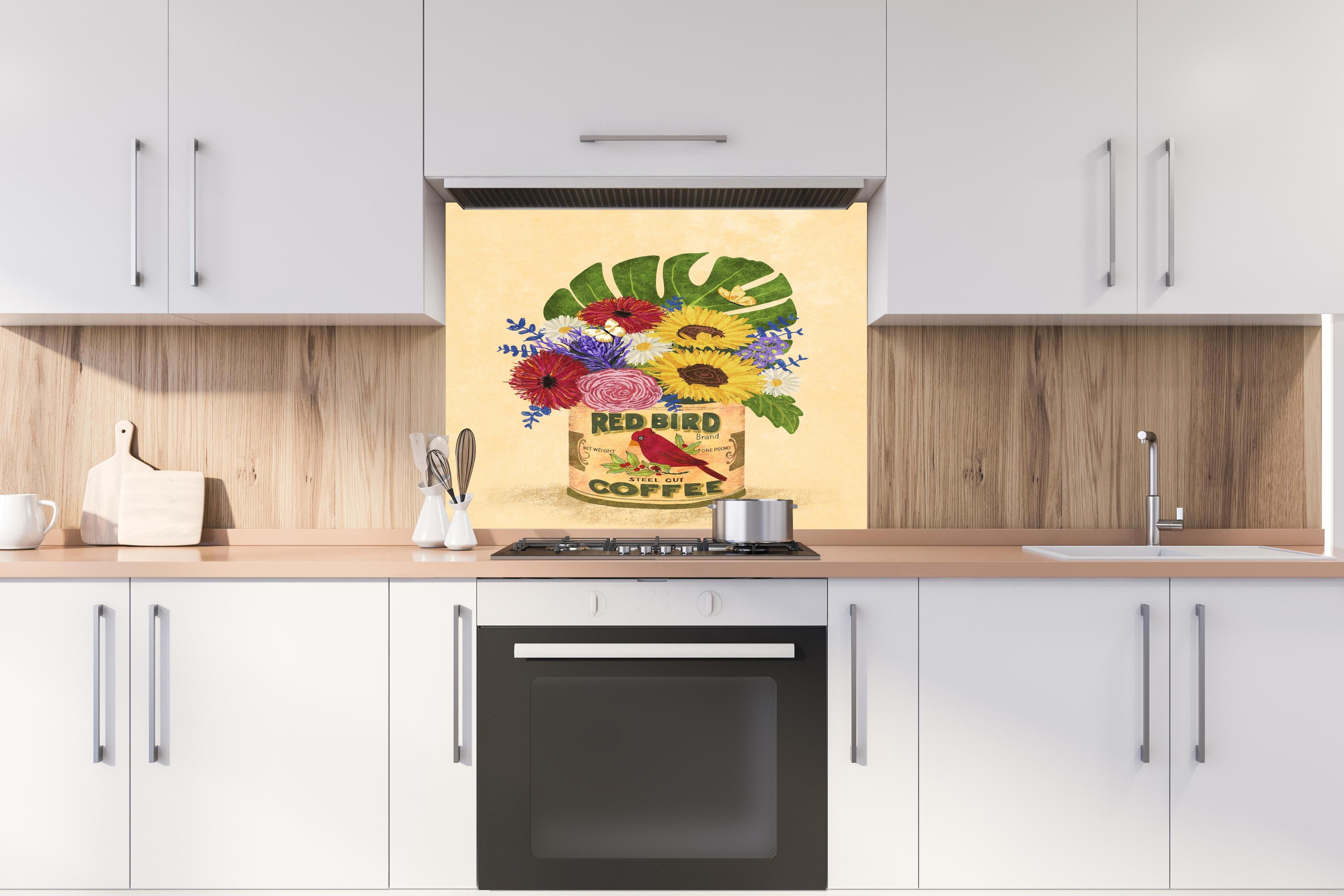 Spritzschutz - Retro Blumen in Vintage Kaffeedose hinter einem Cerankochfeld zwischen Holz-Kochutensilien