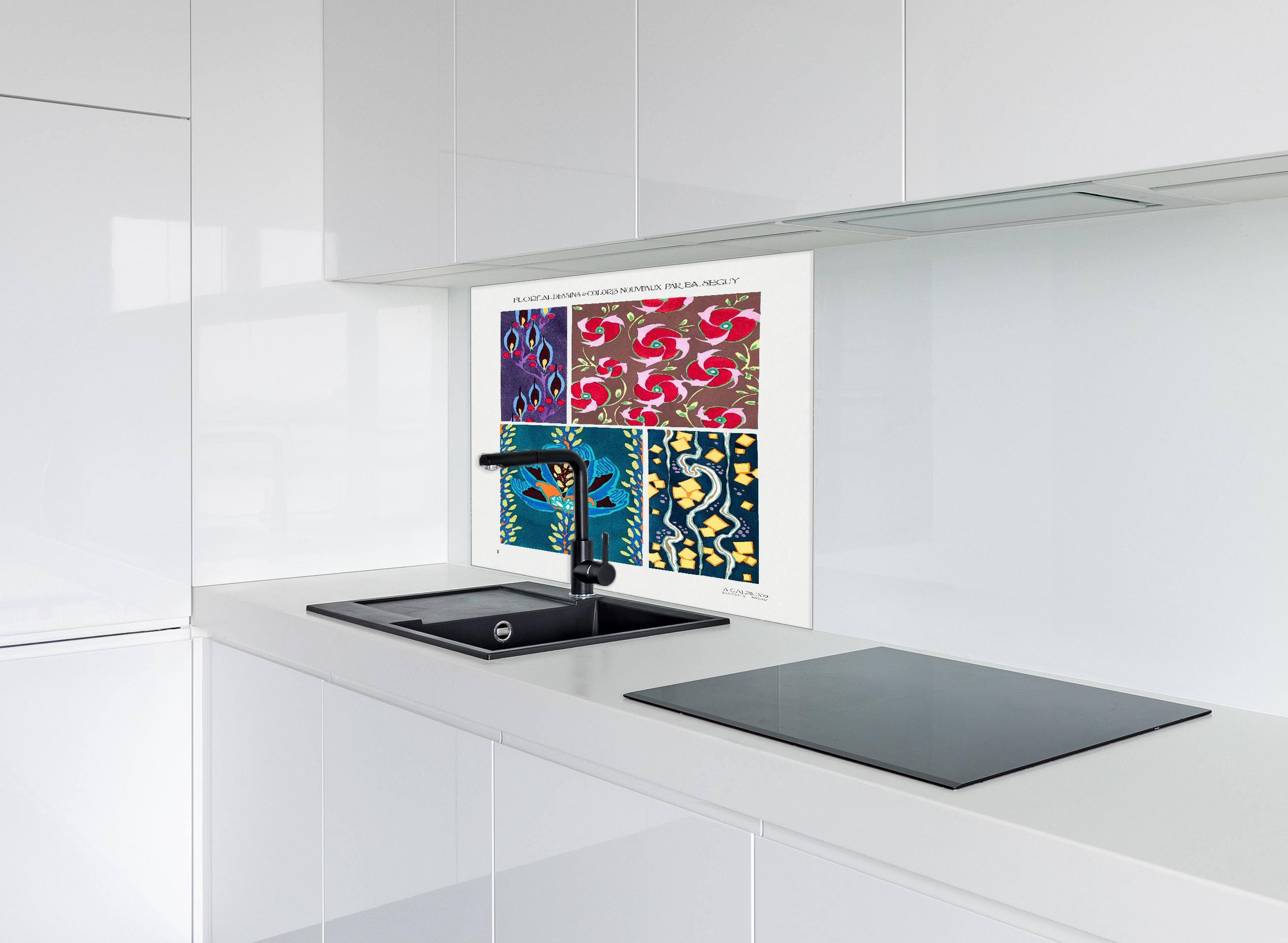 Spritzschutz - Retro-Blumenzeichnung von Meisterkünstler hinter einem Cerankochfeld zwischen Holz-Kochutensilien