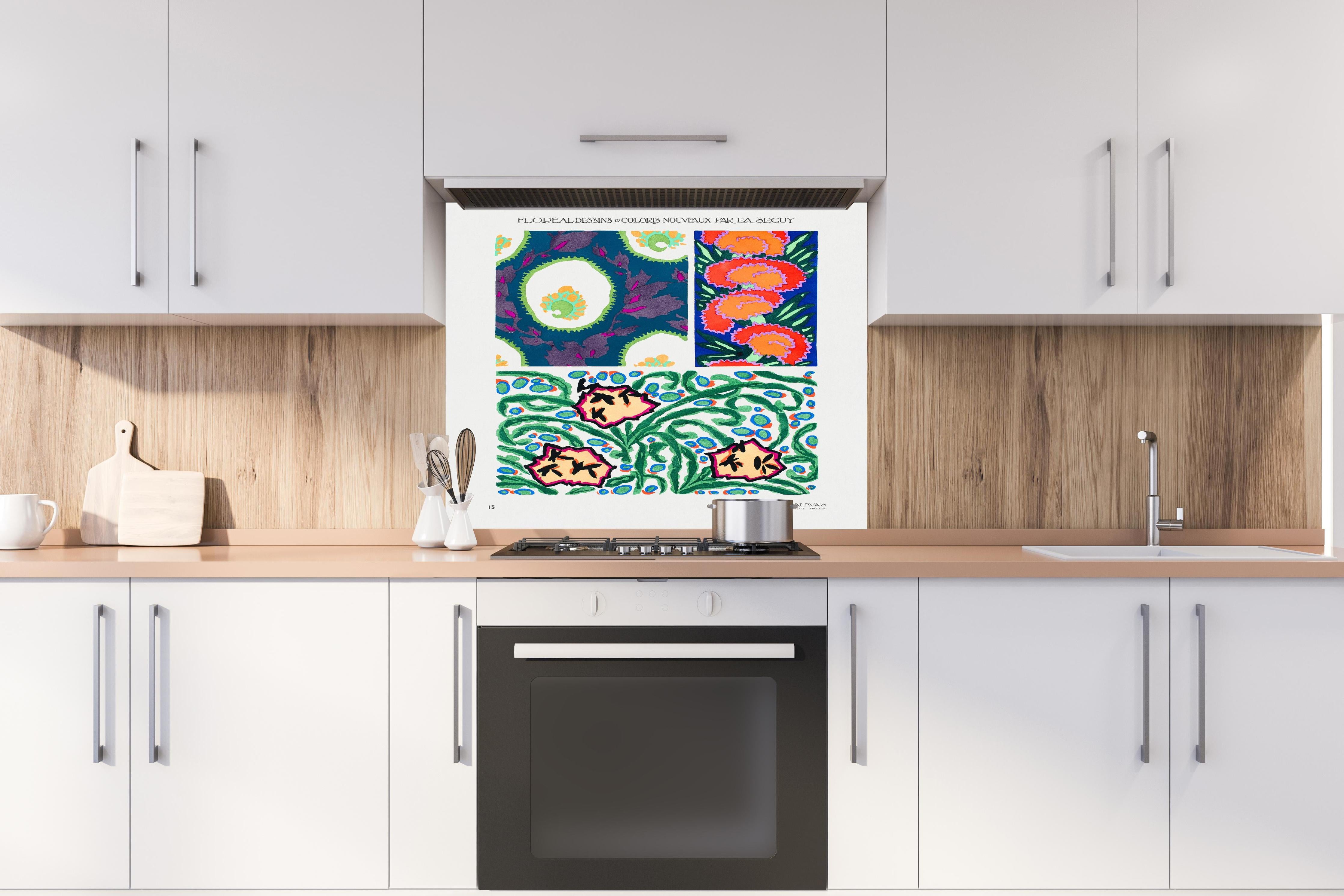 Spritzschutz - Retro Botanical Art Illustration Poster hinter einem Cerankochfeld zwischen Holz-Kochutensilien