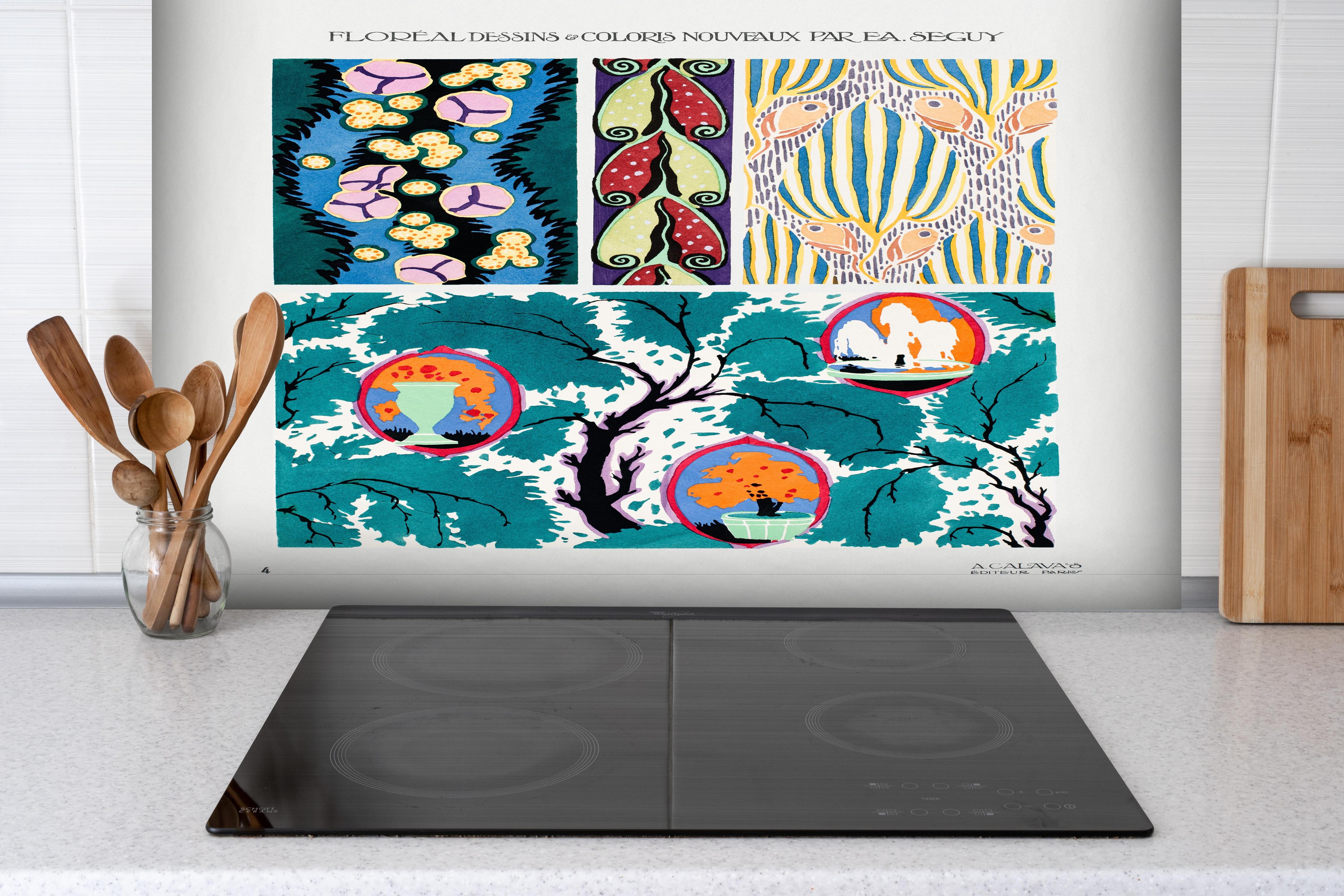 Spritzschutz - Retro Flora Kunst Druck Seguy hinter einem Cerankochfeld zwischen Holz-Kochutensilien