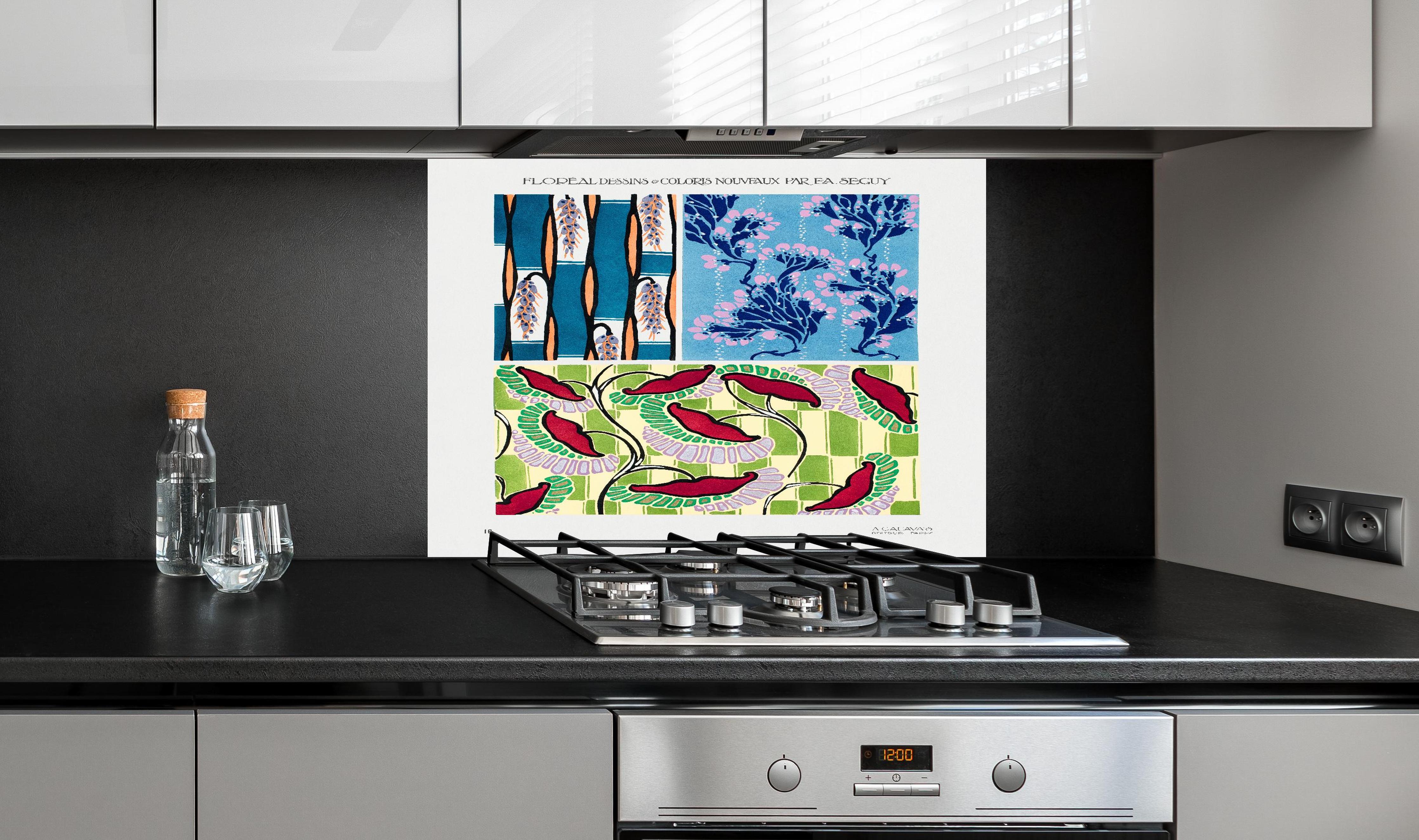 Spritzschutz - Retro Floral Meisterzeichnungen Kunst hinter einem Cerankochfeld zwischen Holz-Kochutensilien