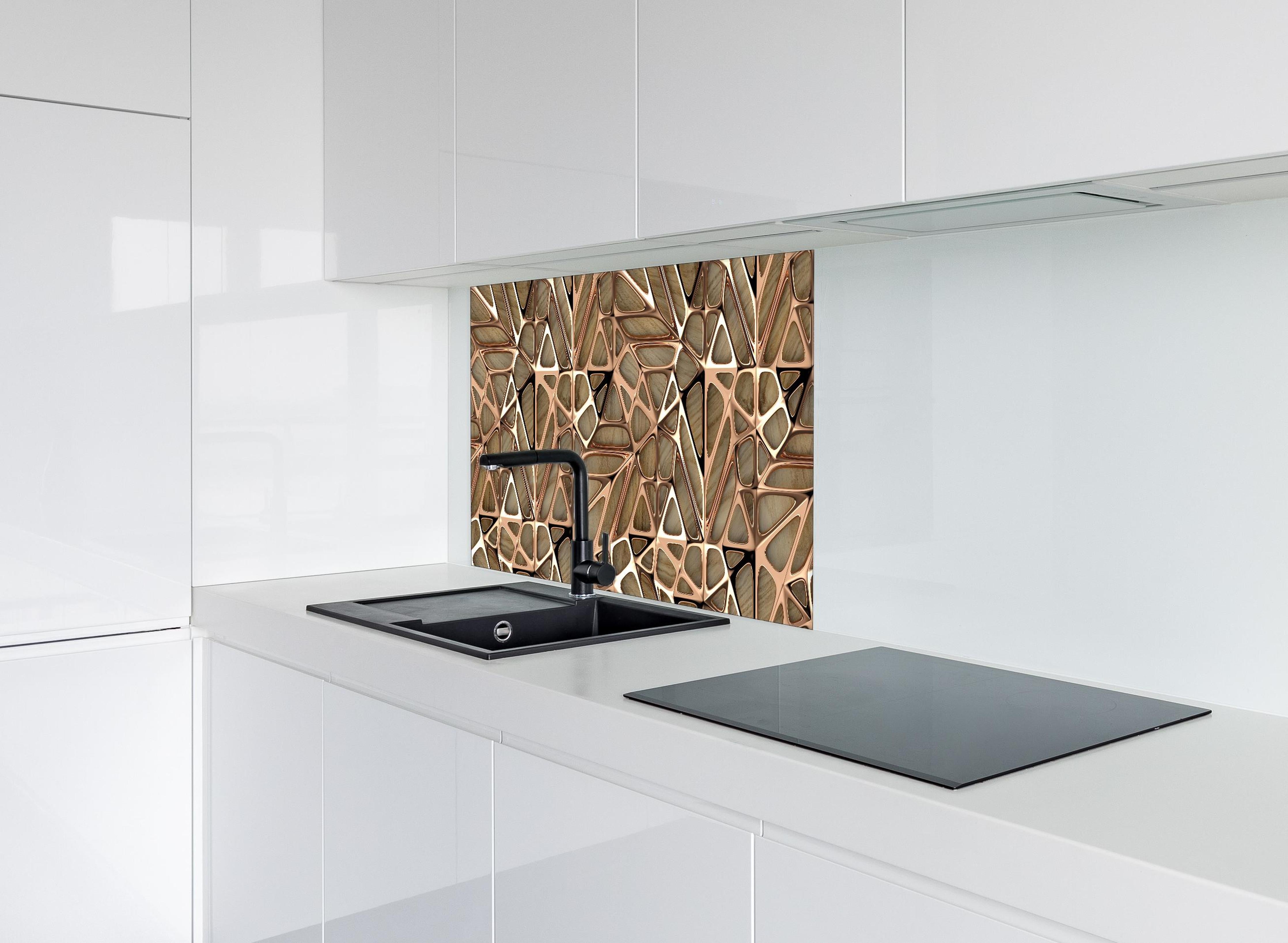 Spritzschutz - Rötliches Gitterfliesen Muster hinter einem Cerankochfeld zwischen Holz-Kochutensilien